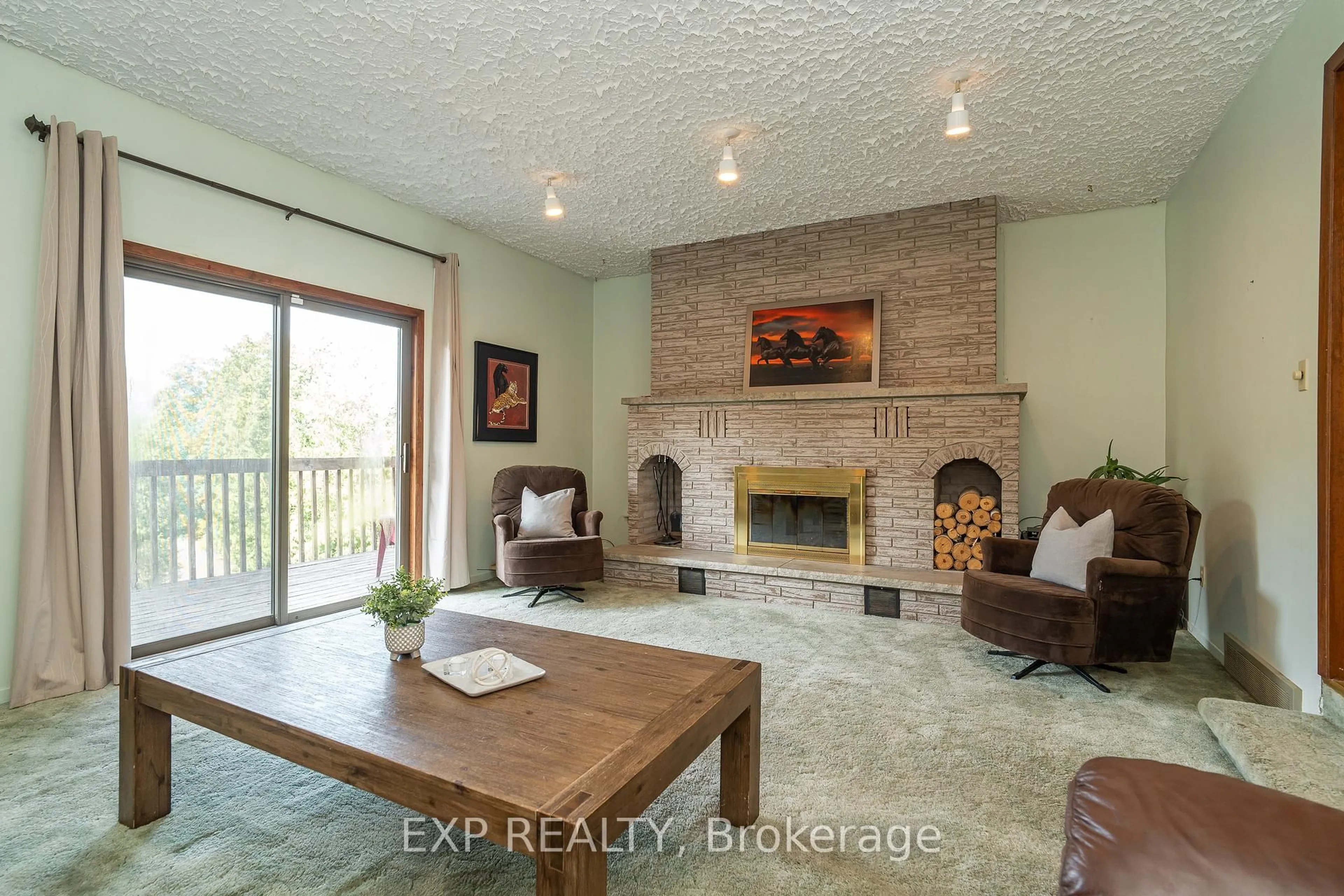 Living room with furniture, unknown for 1437 Usborne St, Braeside Ontario K0A 1G0