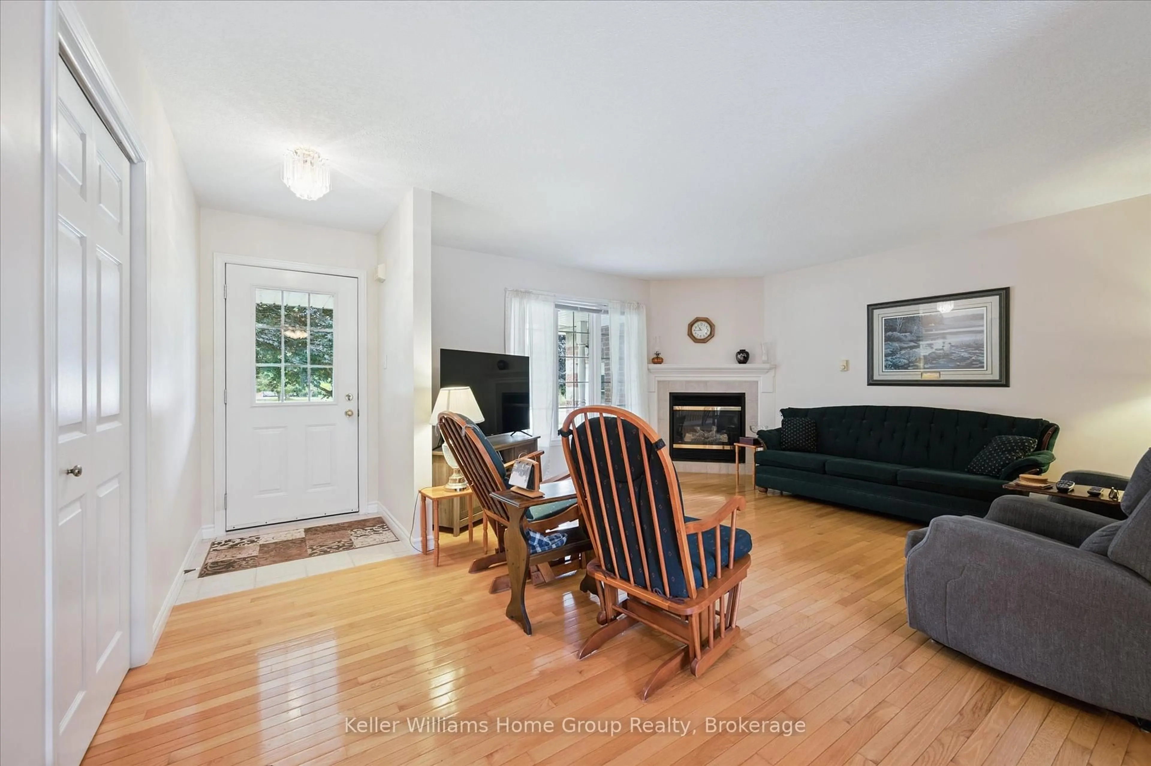 Living room with furniture, unknown for 750 Dianne Cres, Centre Wellington Ontario N1M 3N5