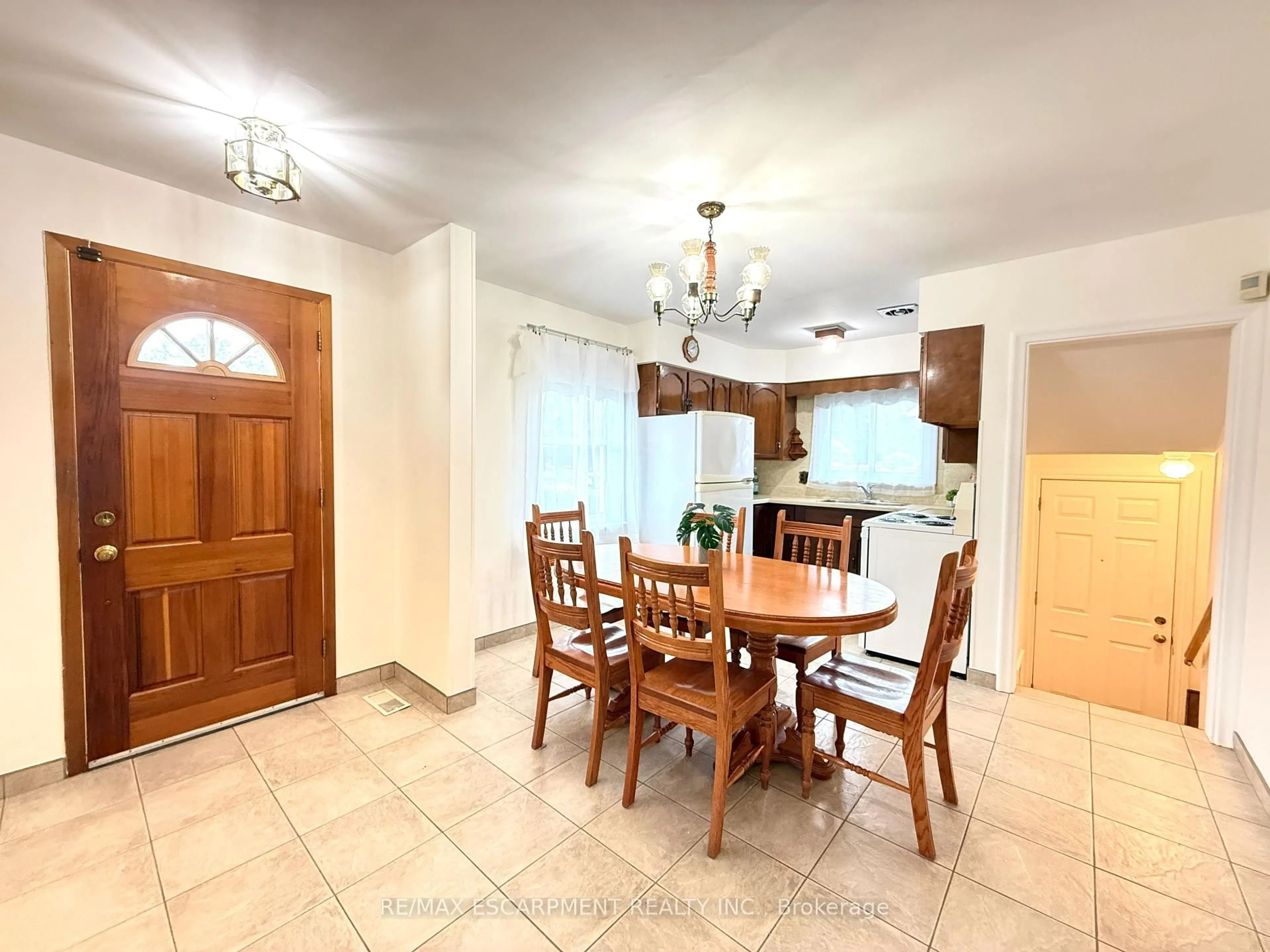 Dining room, ceramic/tile floor for 343 Hixon Rd, Hamilton Ontario L8K 2C8