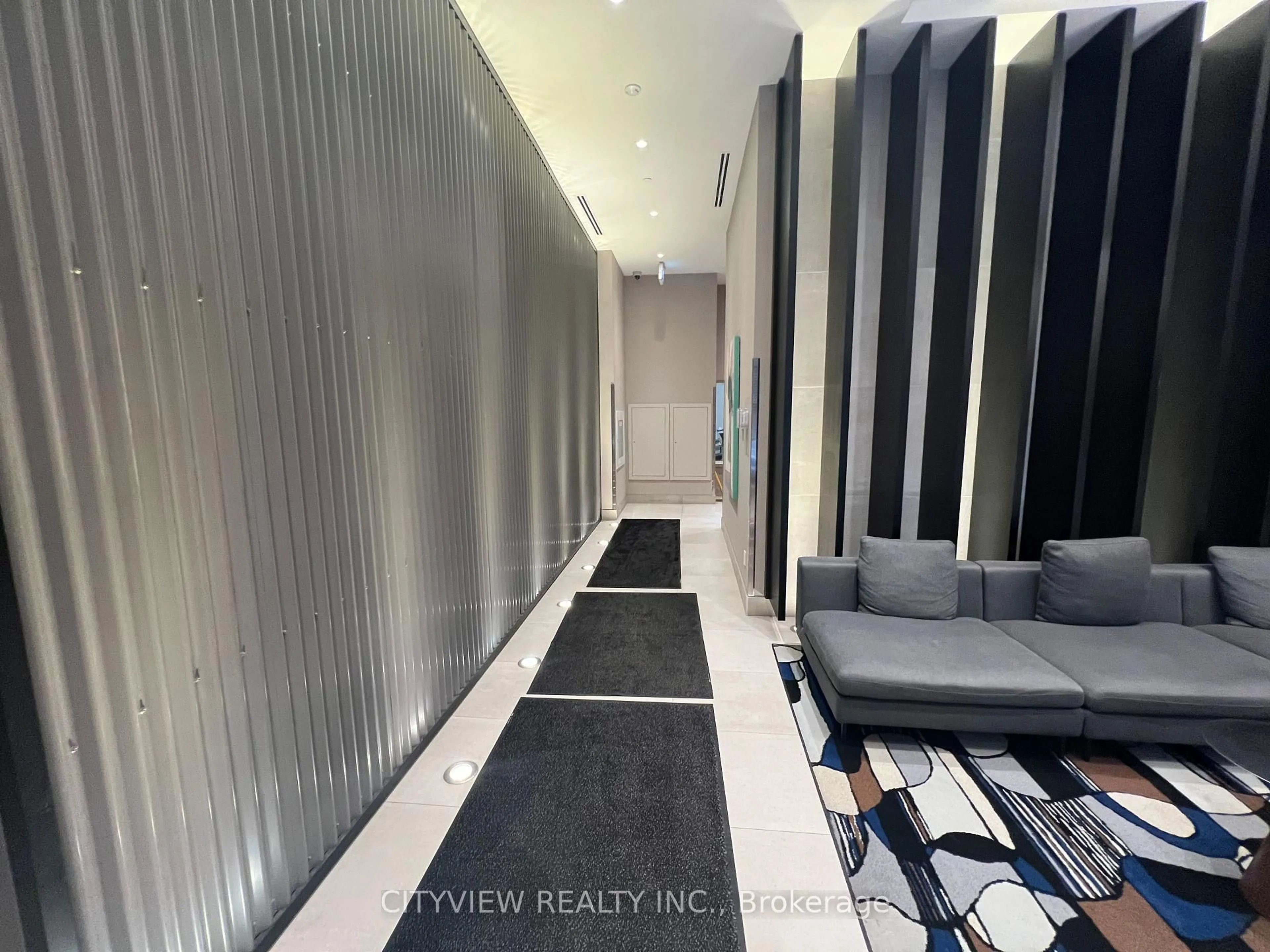 Indoor foyer for 212 King william St #401, Hamilton Ontario L8R 0A7