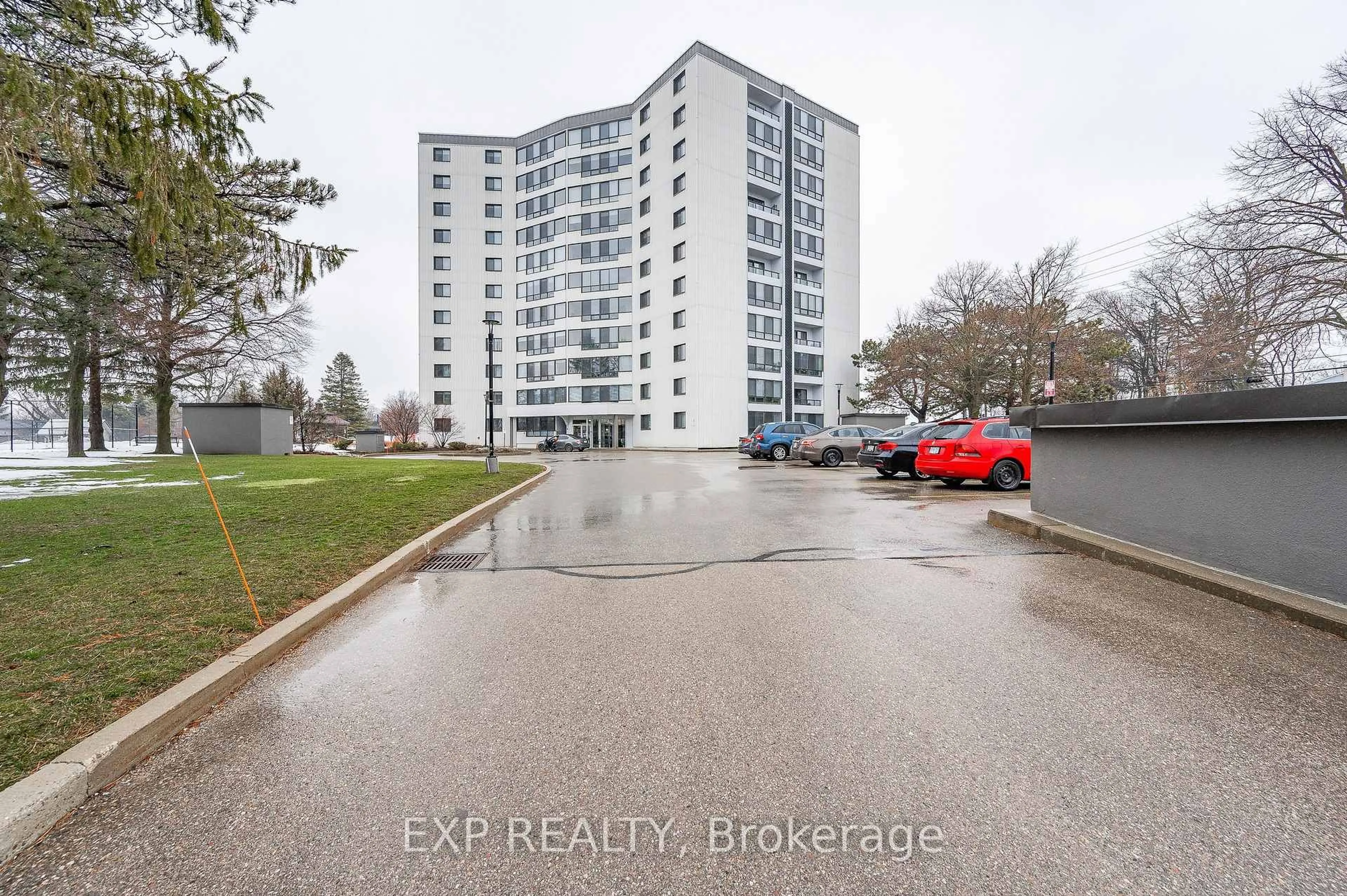 A pic from outside/outdoor area/front of a property/back of a property/a pic from drone, building for 250 Glenridge Dr #1106, Waterloo Ontario N2J 4H8