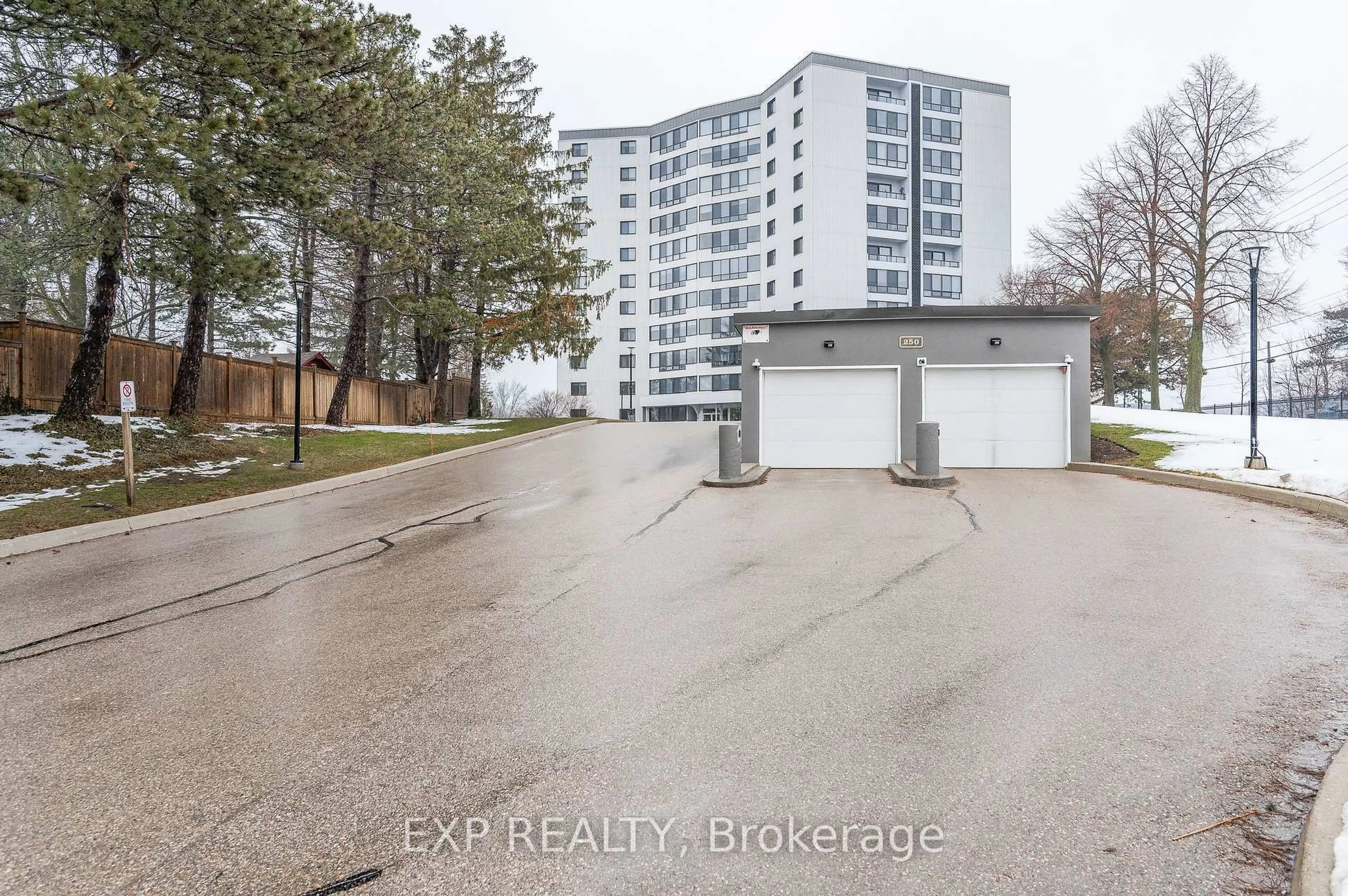 Blurry image for 250 Glenridge Dr #1106, Waterloo Ontario N2J 4H8