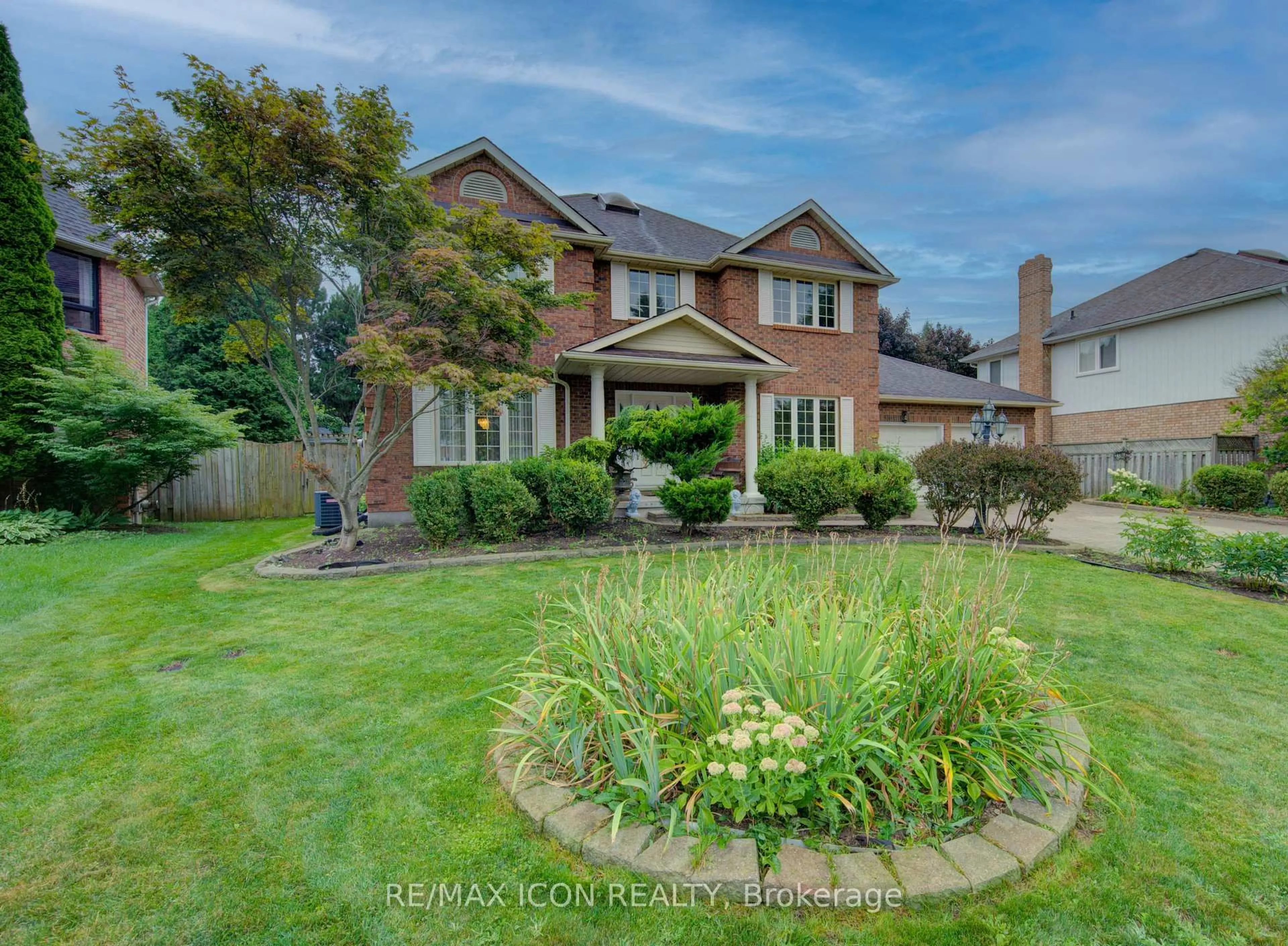Home with brick exterior material, street for 531 Sandbrooke Crt, Waterloo Ontario N2T 2H4