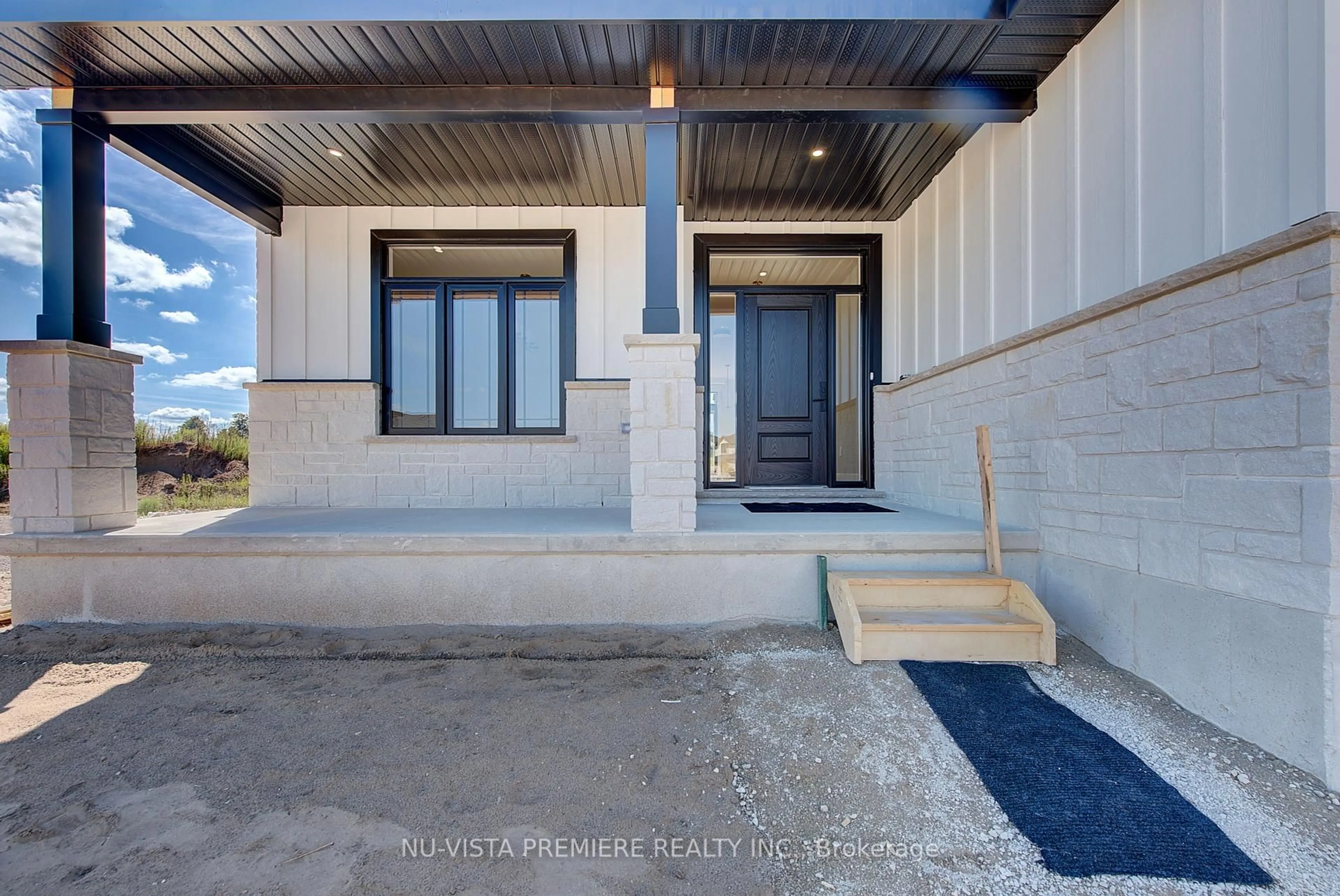 Indoor entryway for 121 Harvest Lane, Thames Centre Ontario N0L 1G3