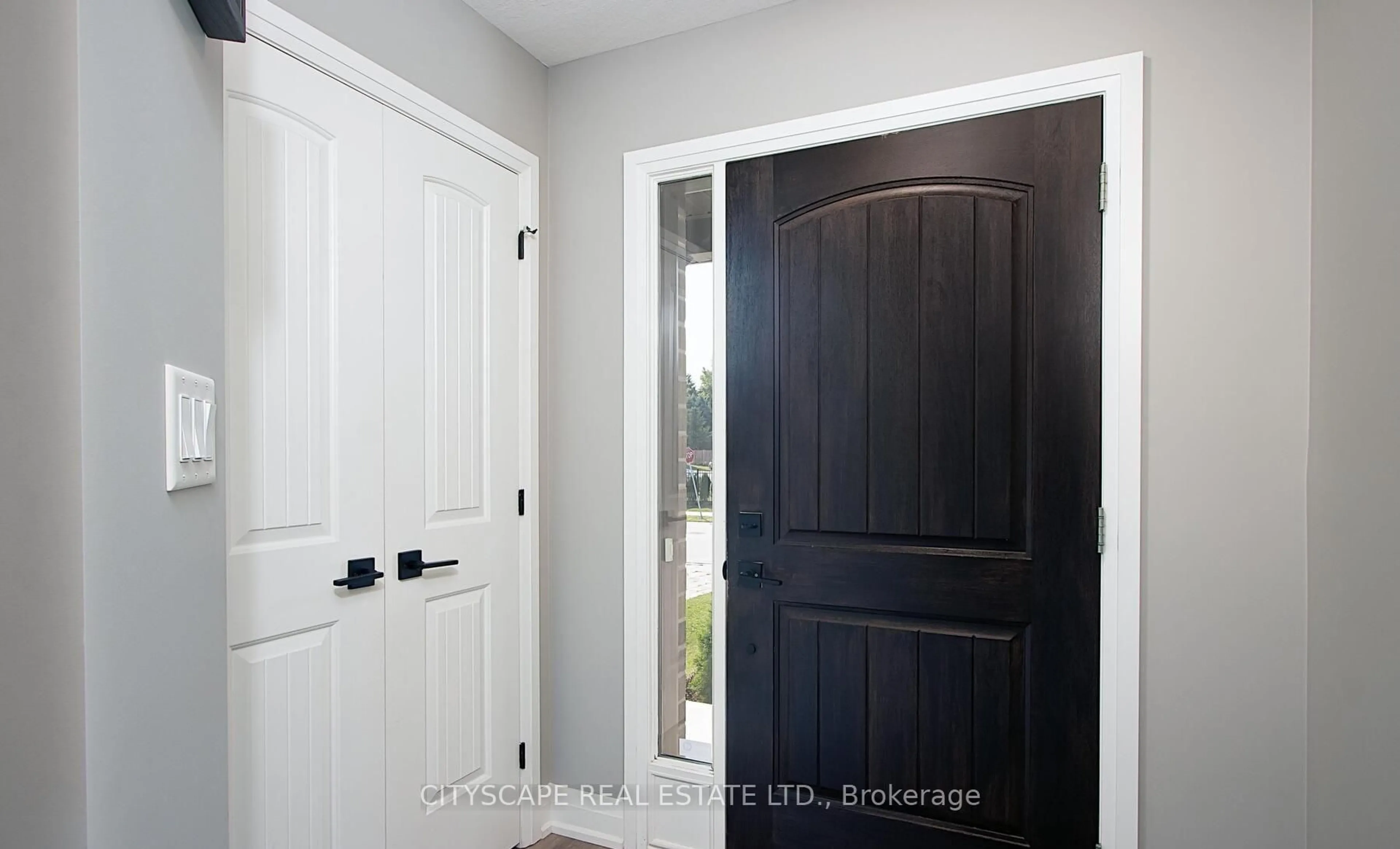 Indoor entryway for 26 Nicholson St, Lucan Biddulph Ontario N0M 2J0
