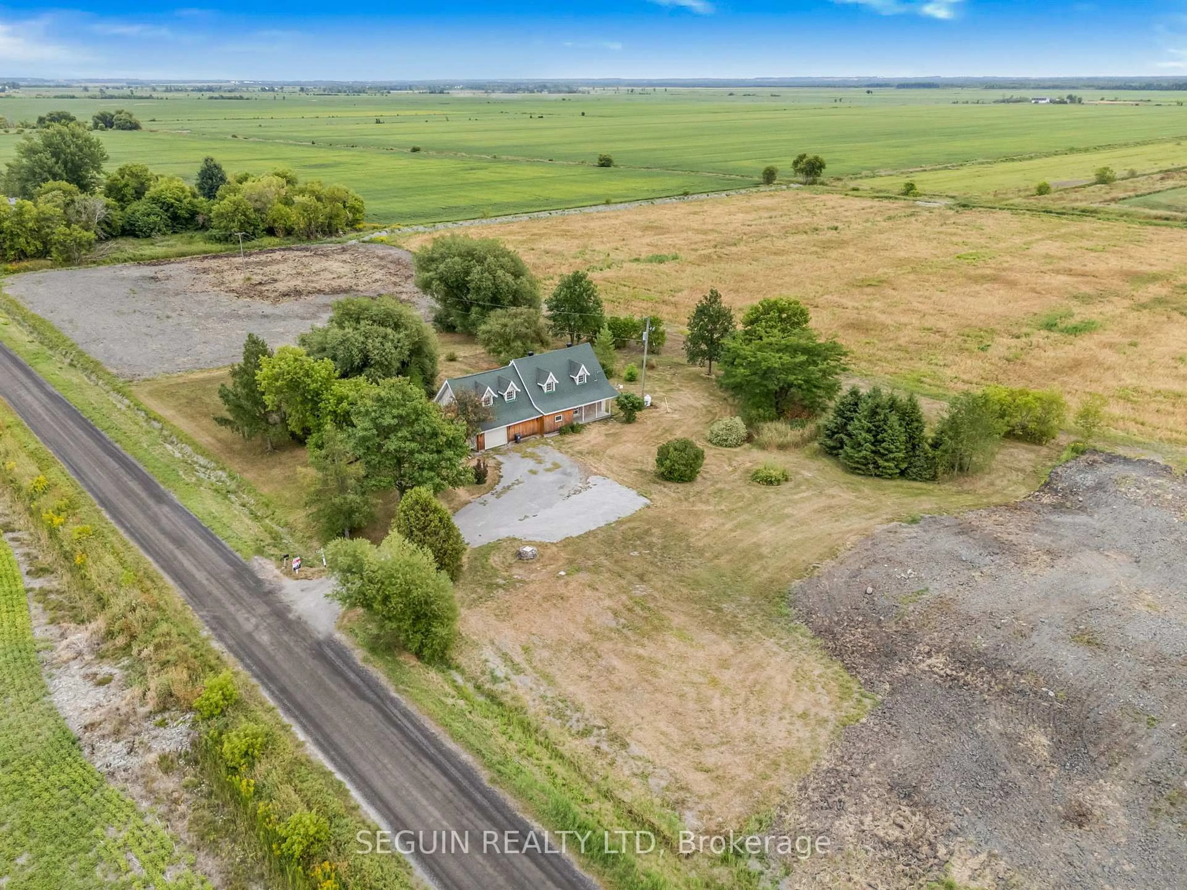 A pic from outside/outdoor area/front of a property/back of a property/a pic from drone, unknown for 1190 Conc 7 Alfred Concession, Alfred and Plantagenet Ontario K0B 1A0