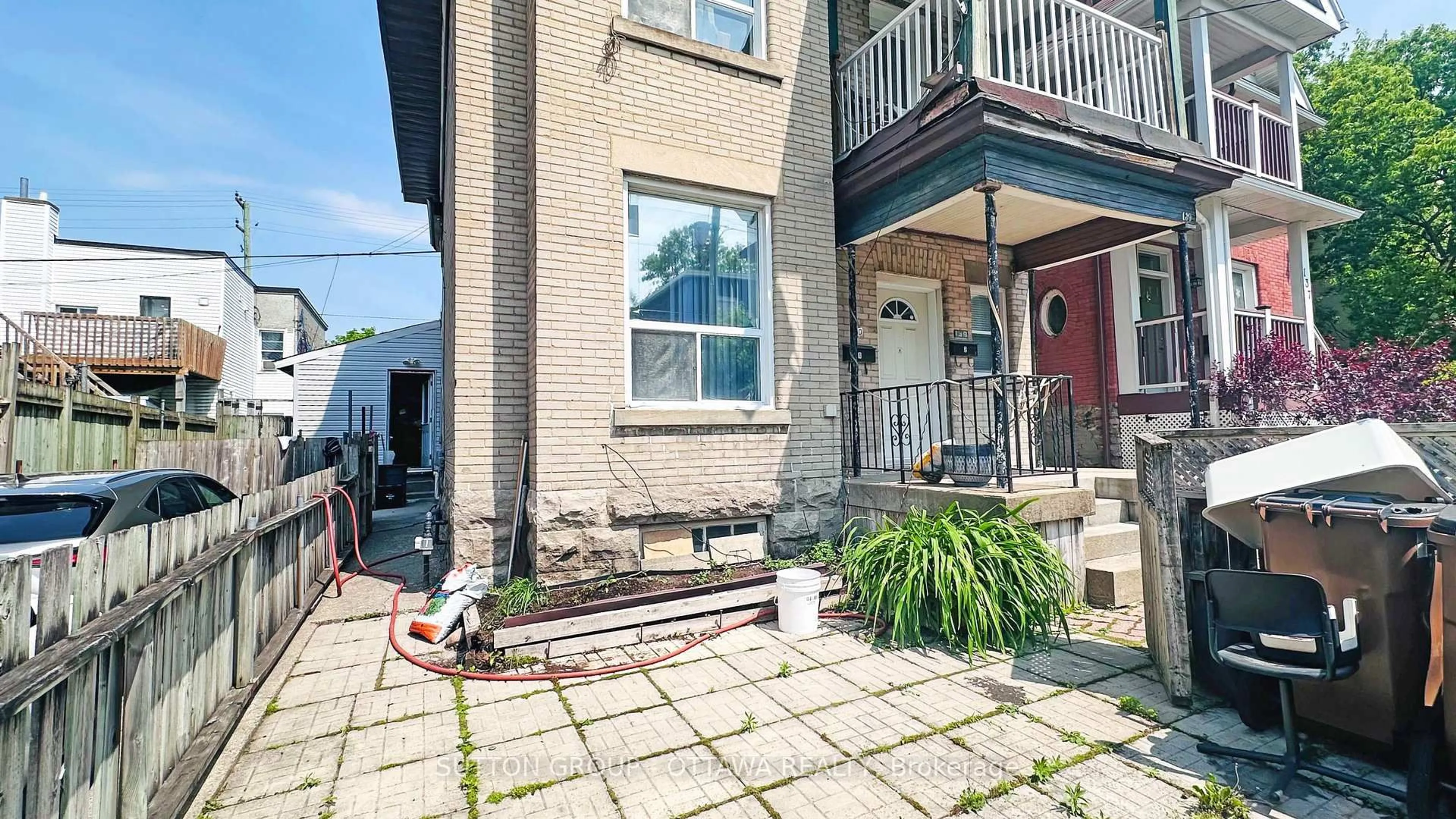 Patio, street for 139 Eccles St, Ottawa Ontario K1R 6S7