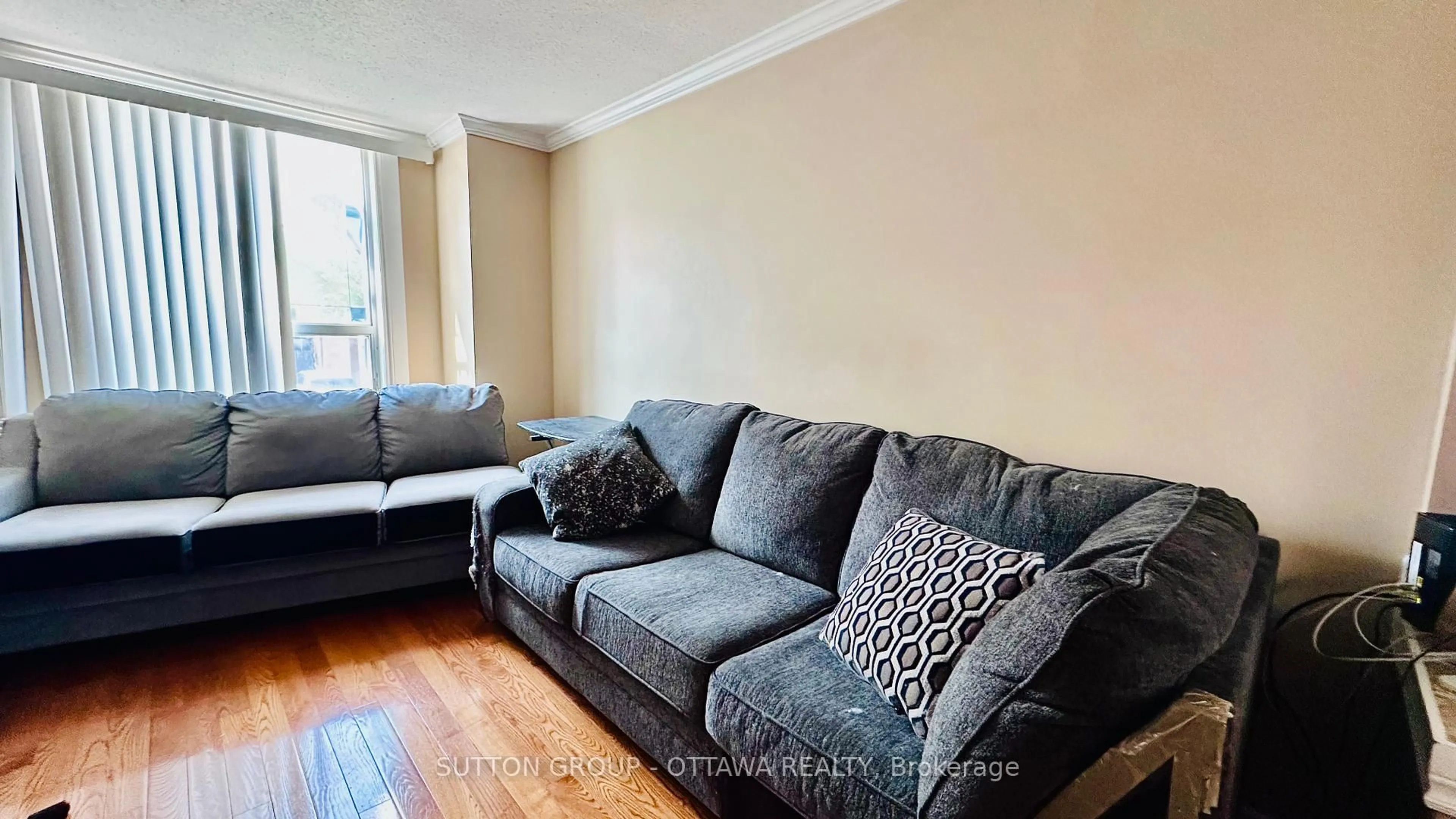 Living room with furniture, unknown for 139 Eccles St, Ottawa Ontario K1R 6S7