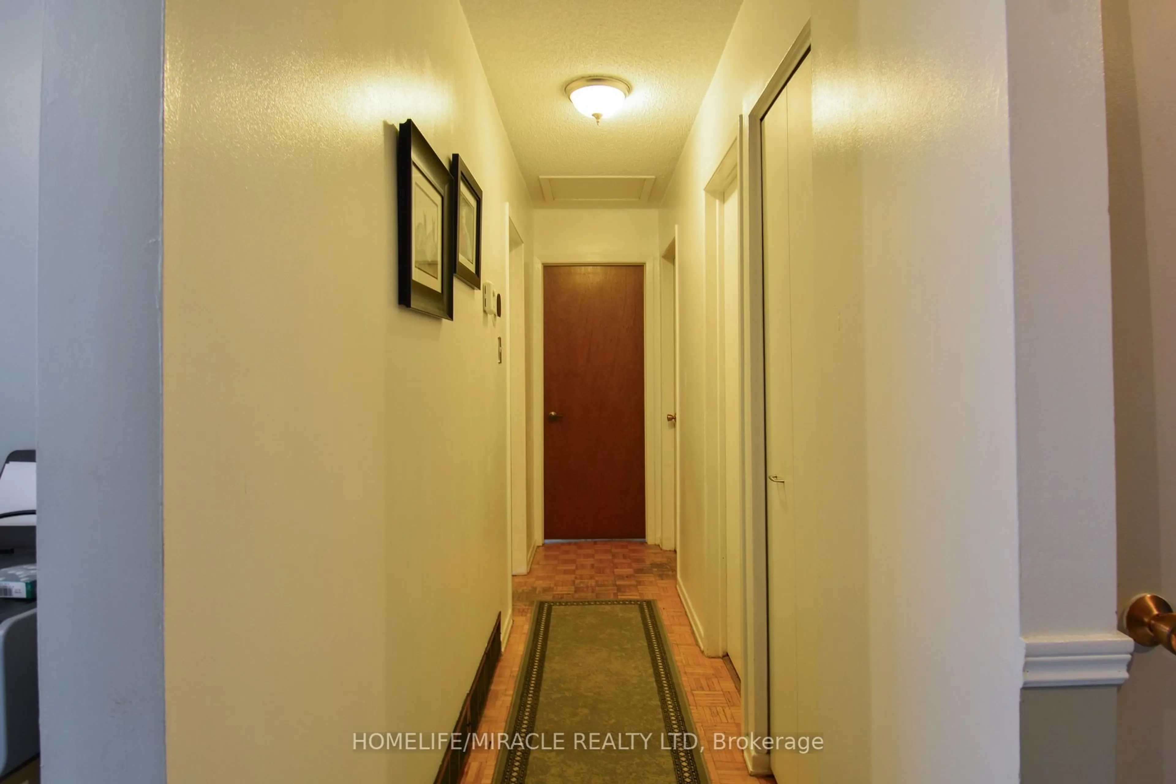 Indoor entryway for 36 Arrowhead Pl, Kitchener Ontario N2P 1C3