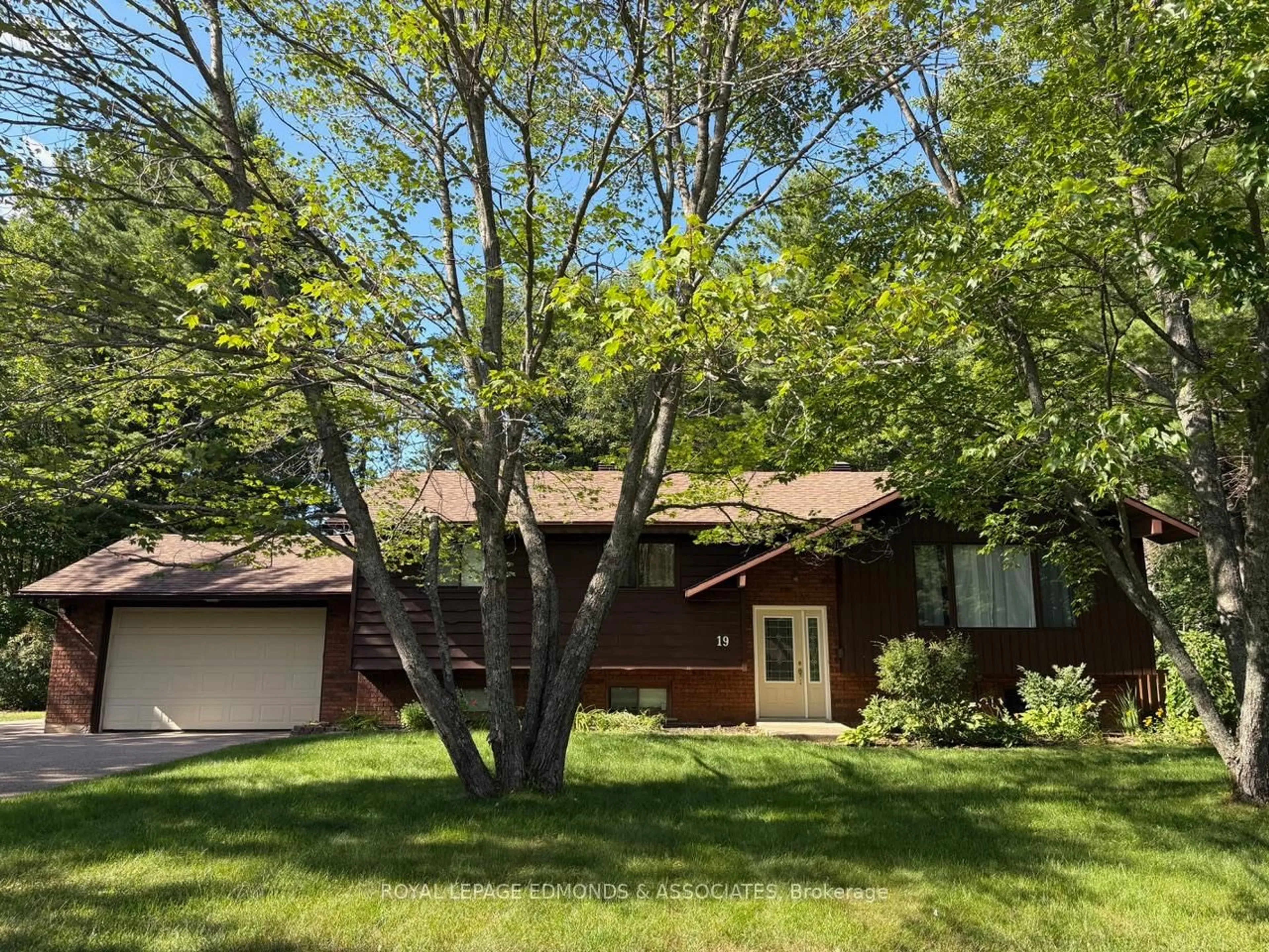 Home with vinyl exterior material, street for 19 Selley St, Petawawa Ontario K8H 3G9