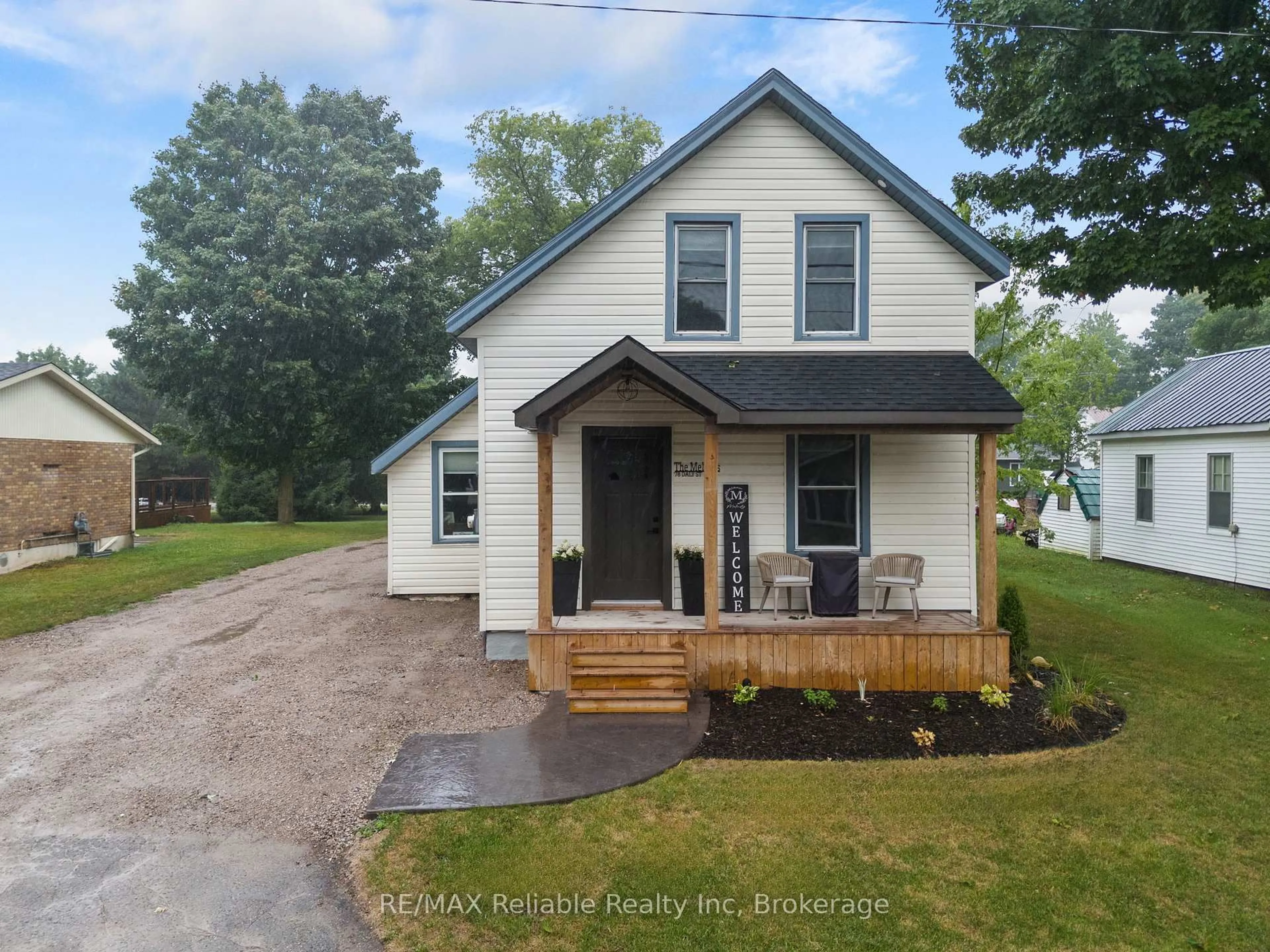 Home with vinyl exterior material, street for 78 Daly St, Huron East Ontario N0K 1W0