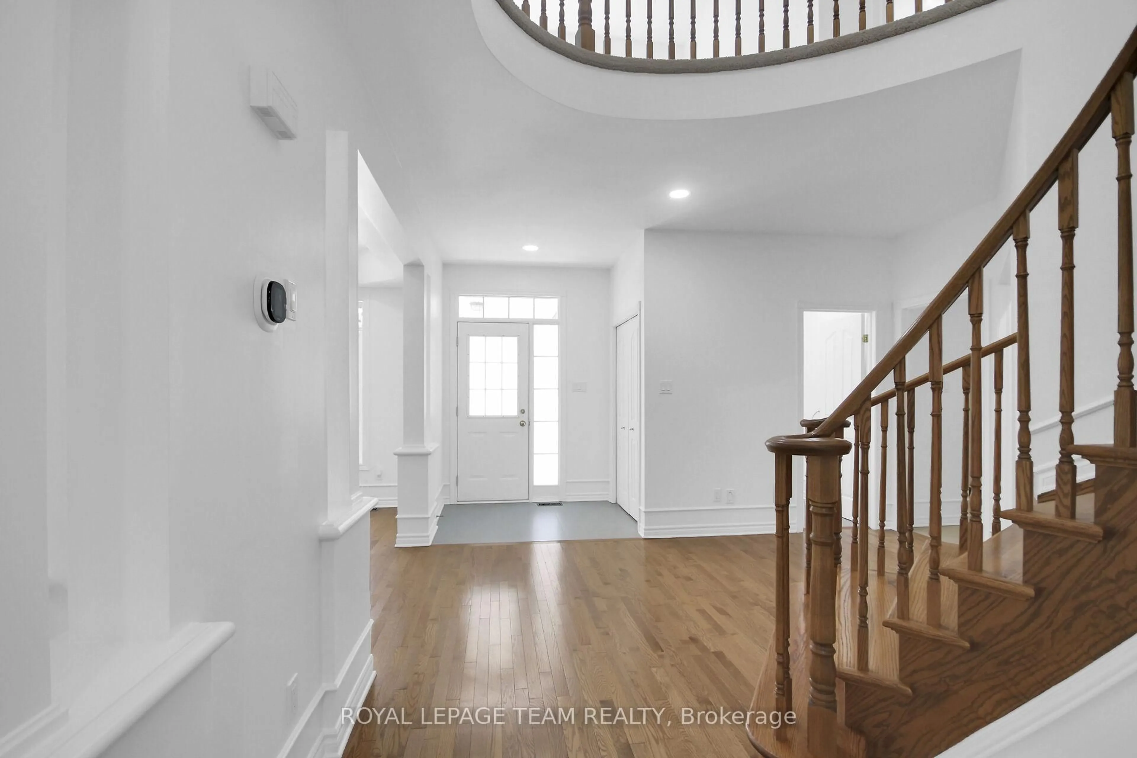 Indoor entryway for 101 Bridle Park Dr, Ottawa Ontario K2M 2X1