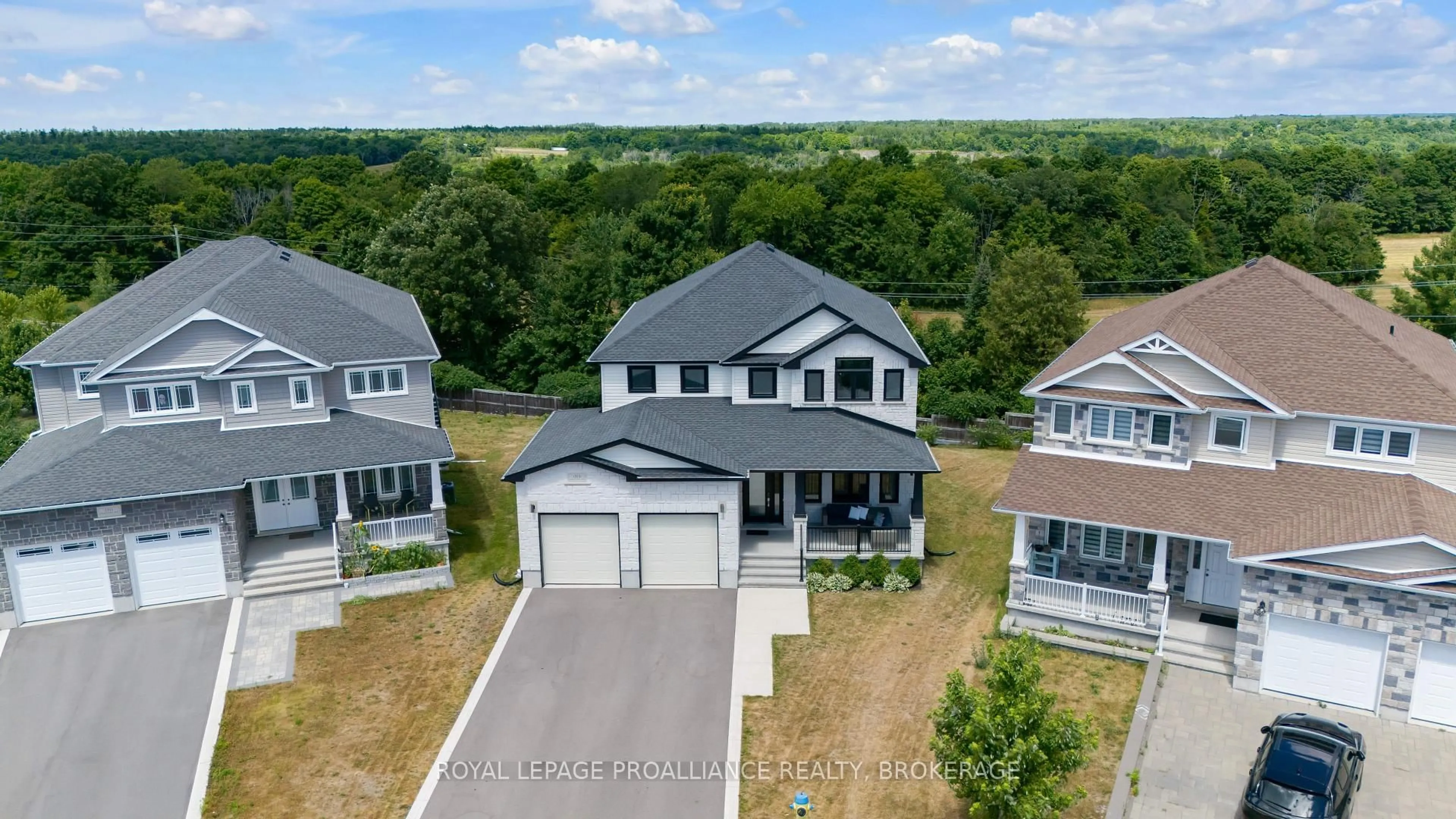 A pic from outside/outdoor area/front of a property/back of a property/a pic from drone, unknown for 1713 Executive Ave, Kingston Ontario K7P 0L9