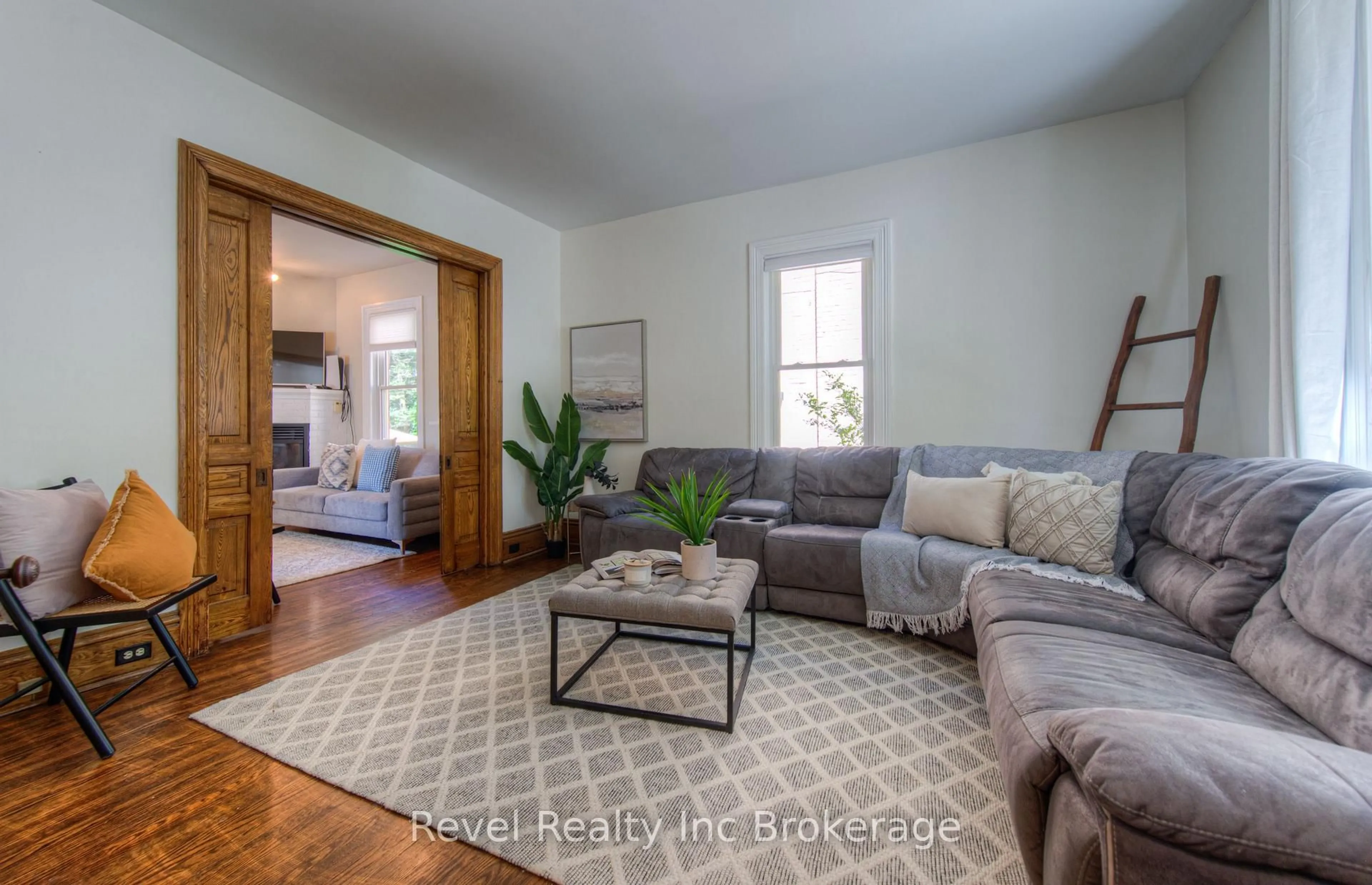 Living room with furniture, unknown for 509 Canterbury St, Woodstock Ontario N4S 4K6