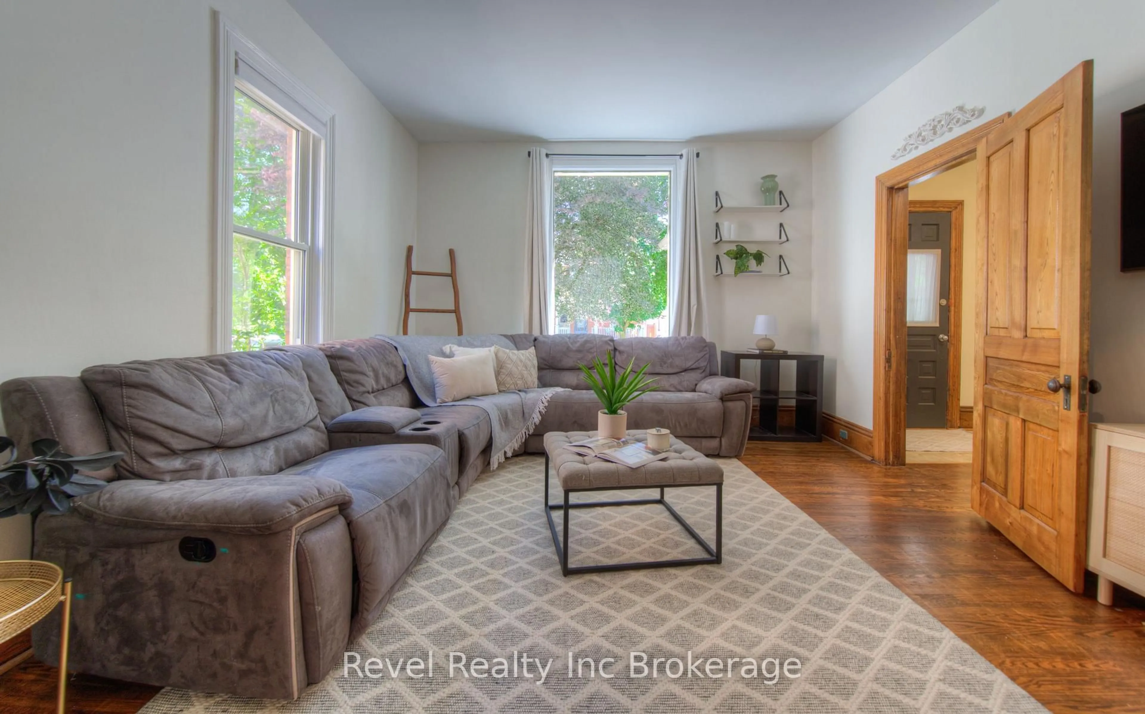 Living room with furniture, unknown for 509 Canterbury St, Woodstock Ontario N4S 4K6