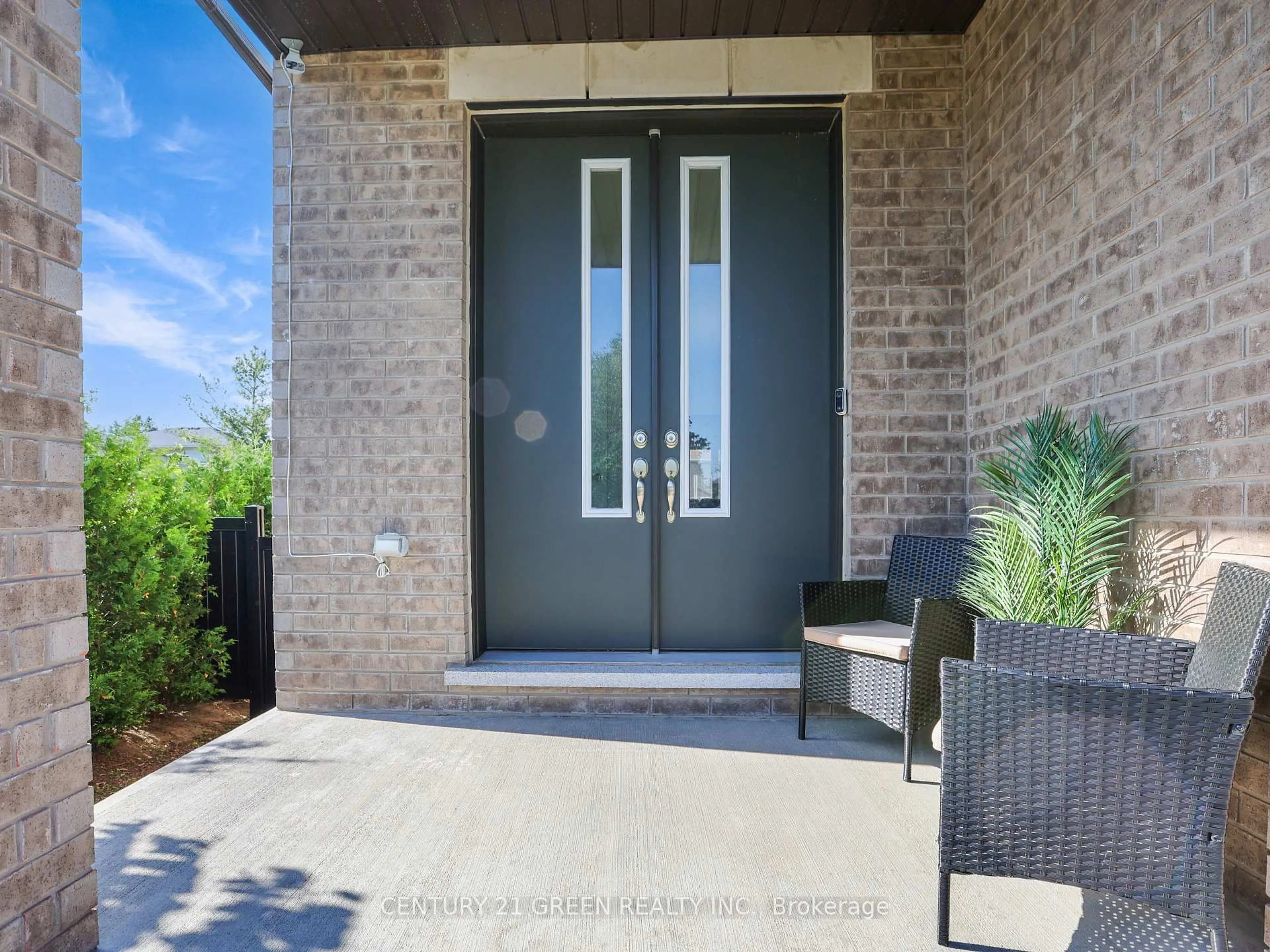 Indoor entryway for 4 Slater St, Cambridge Ontario N1R 0C4