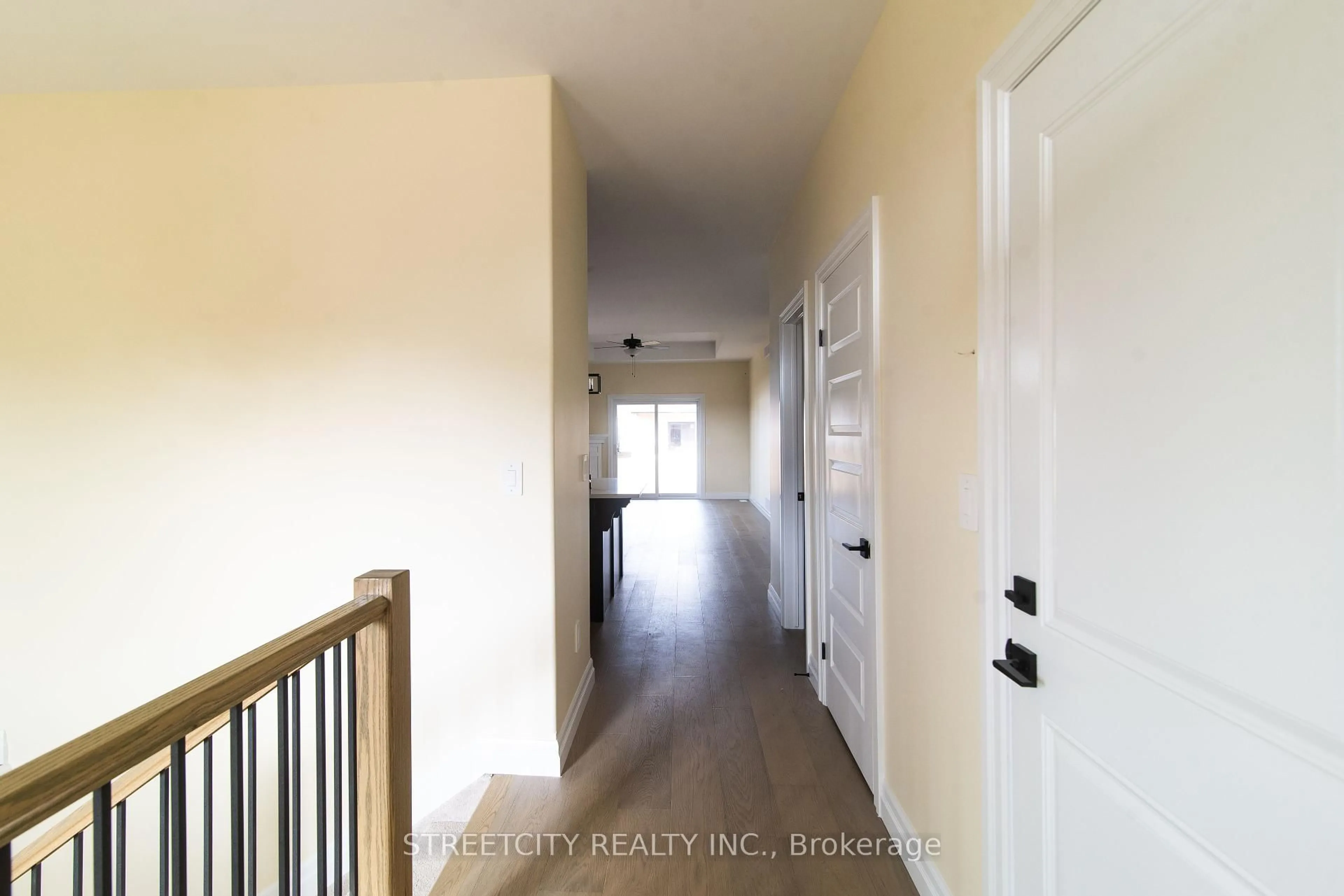 Indoor entryway for 133 CABOT Tr, Chatham-Kent Ontario N7L 0G5