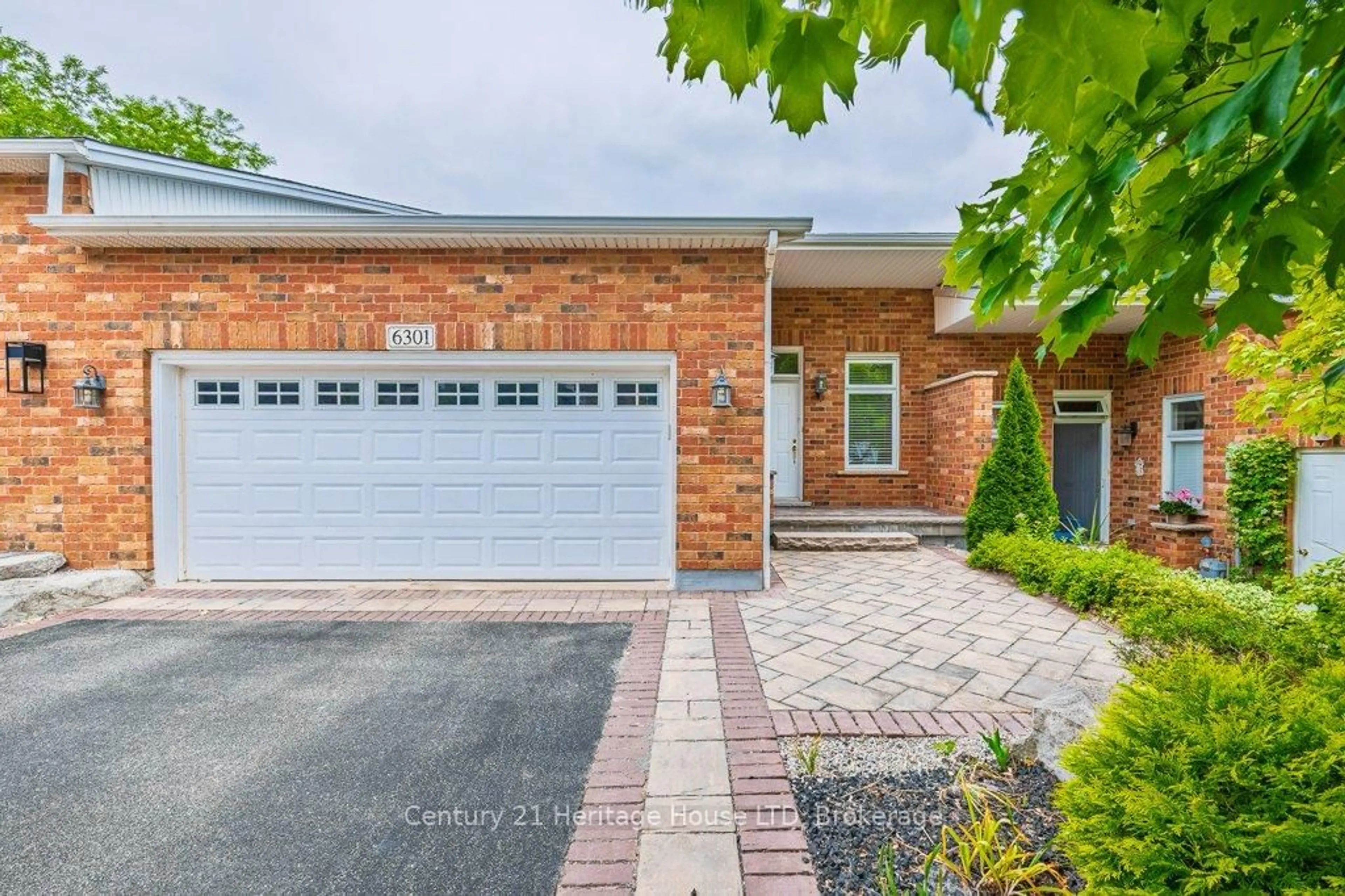 Home with brick exterior material, street for 6301 Forest Ridge Dr, Niagara Falls Ontario L2J 4K2