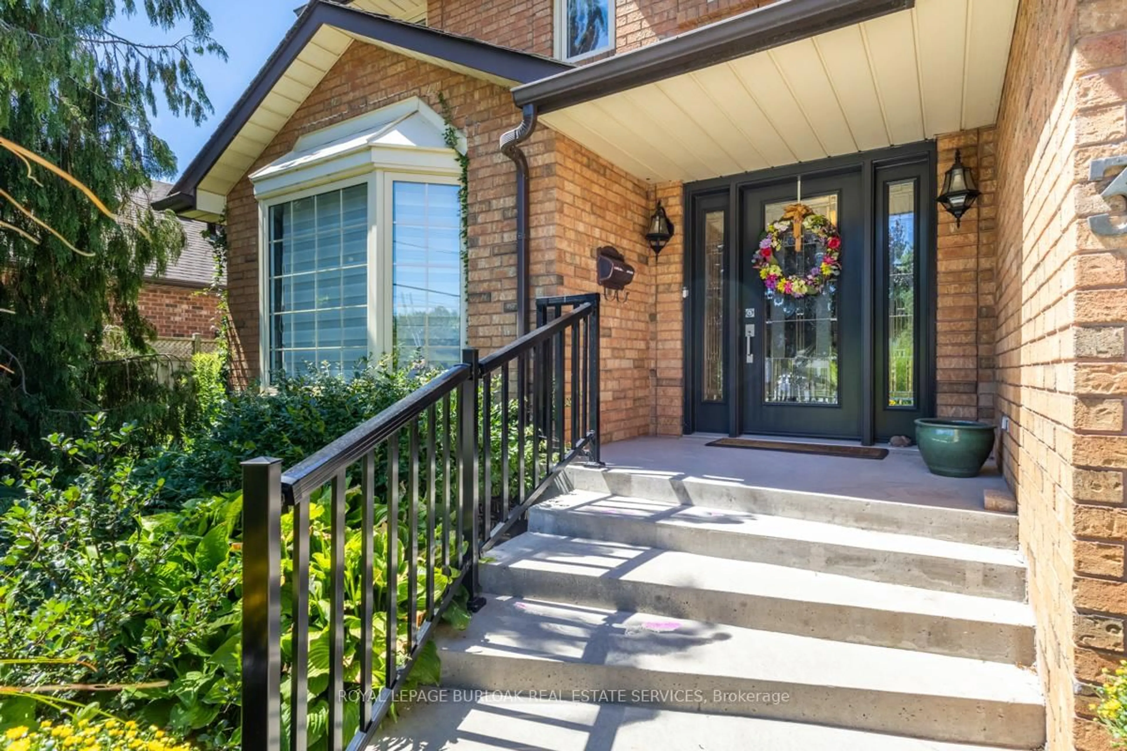 Home with brick exterior material, street for 391 Kerman Ave, Grimsby Ontario L3M 5C4