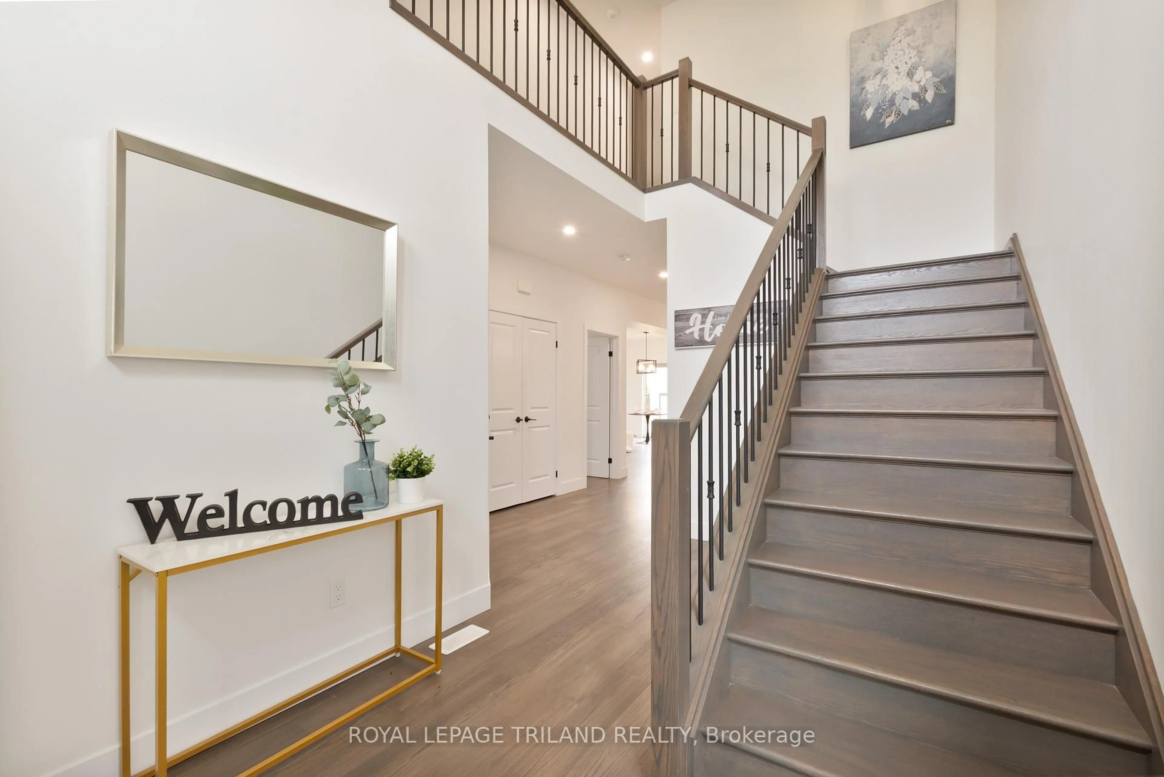 Indoor entryway for 231 Roy Mcdonald Dr, London South Ontario N6L 0J1
