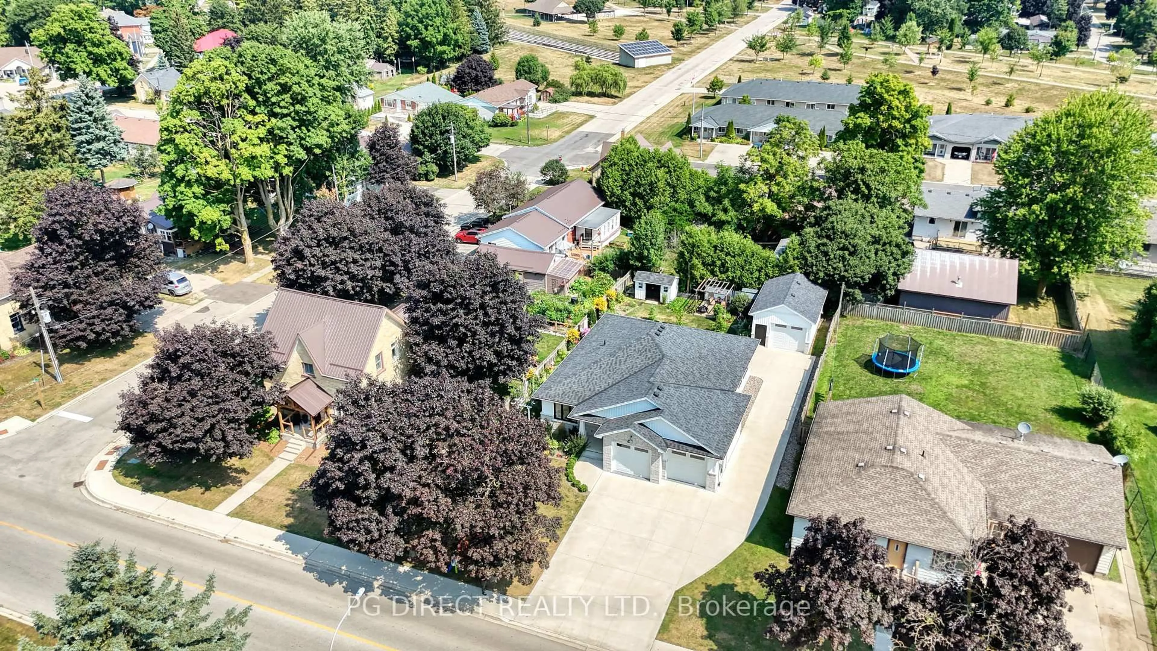A pic from outside/outdoor area/front of a property/back of a property/a pic from drone, street for 635 King St, Minto Ontario N0G 2P0