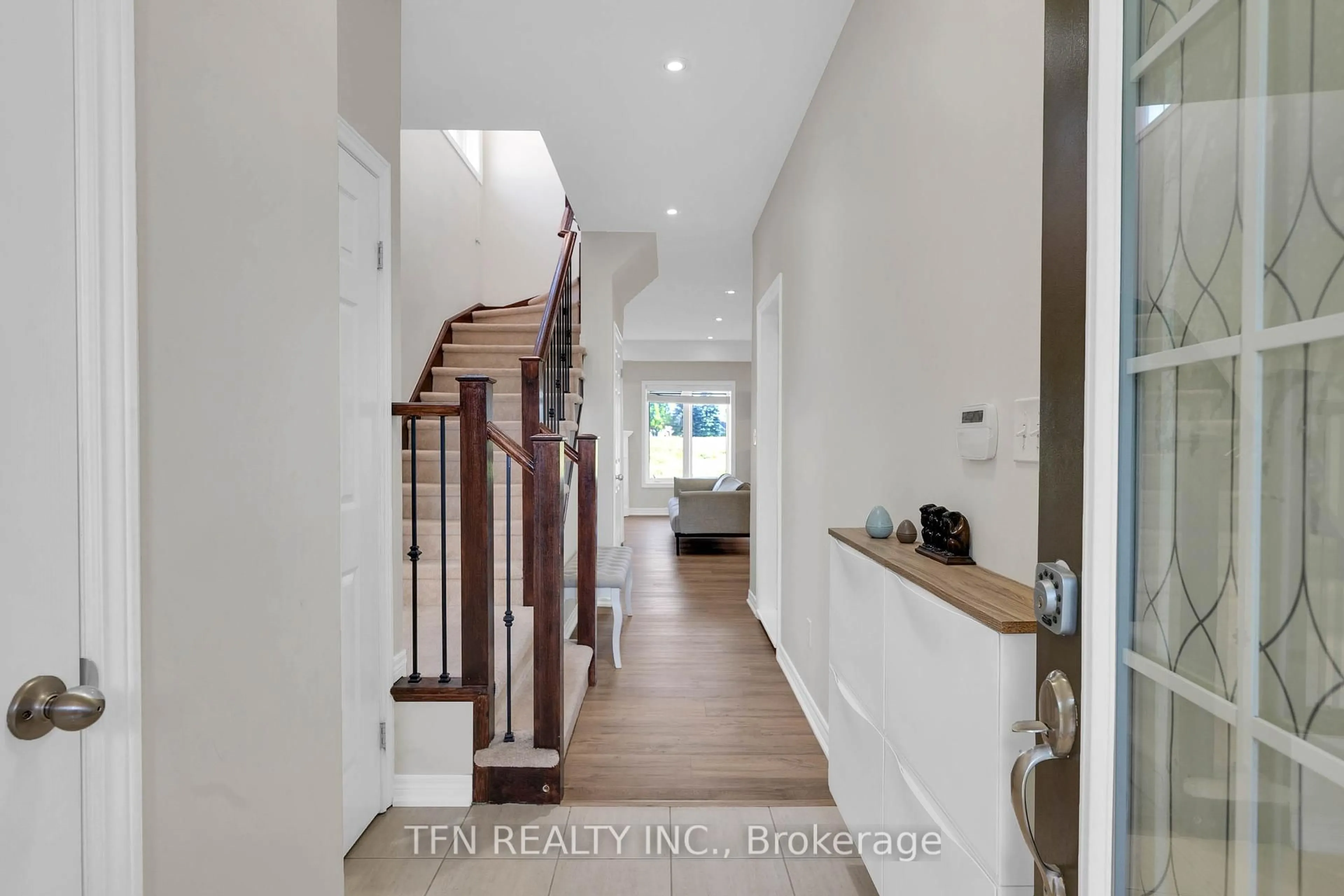 Indoor entryway for 73 Medici Lane #5, Hamilton Ontario L9B 0H2