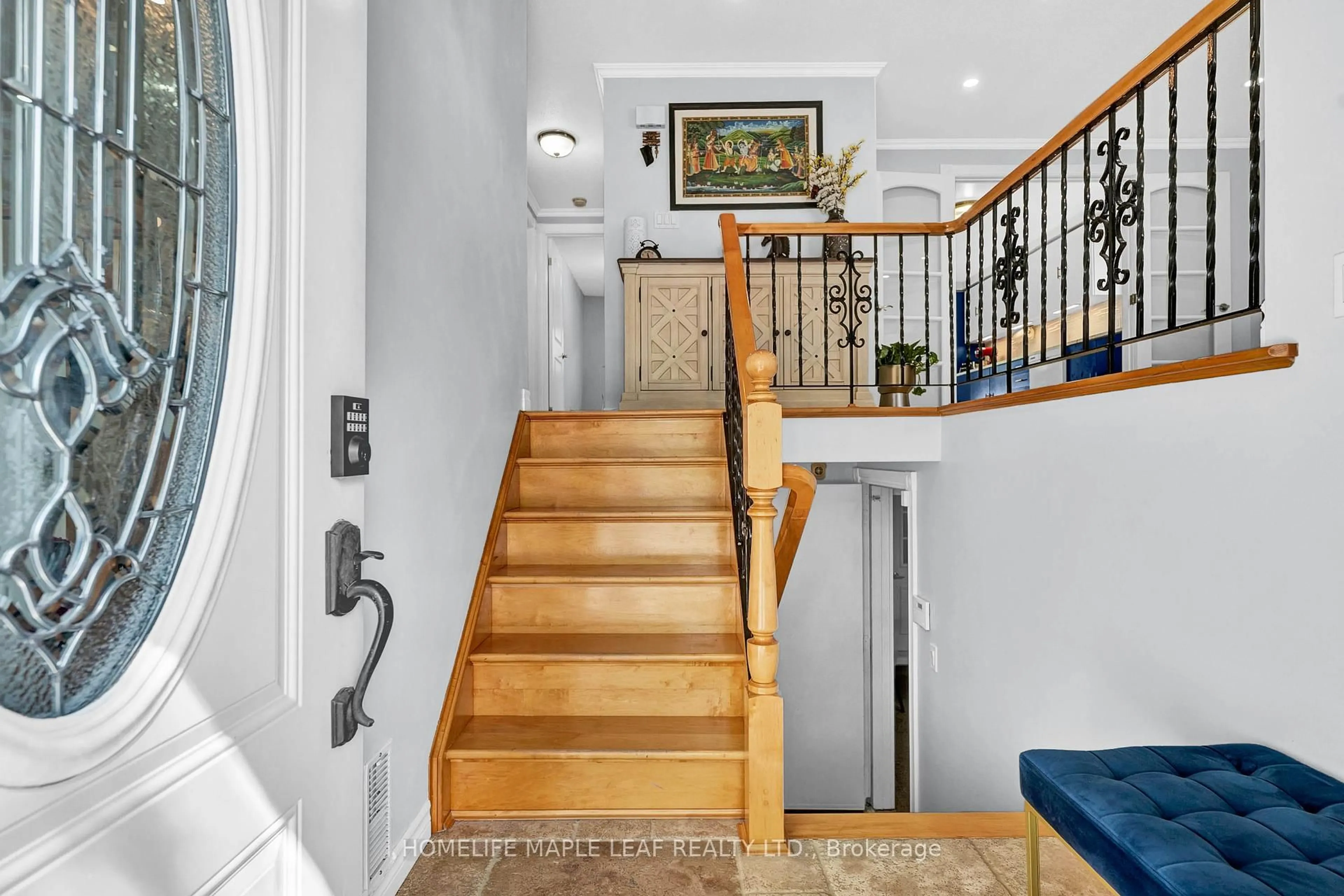Indoor entryway for 334 Sekura St, Cambridge Ontario N1R 7W3