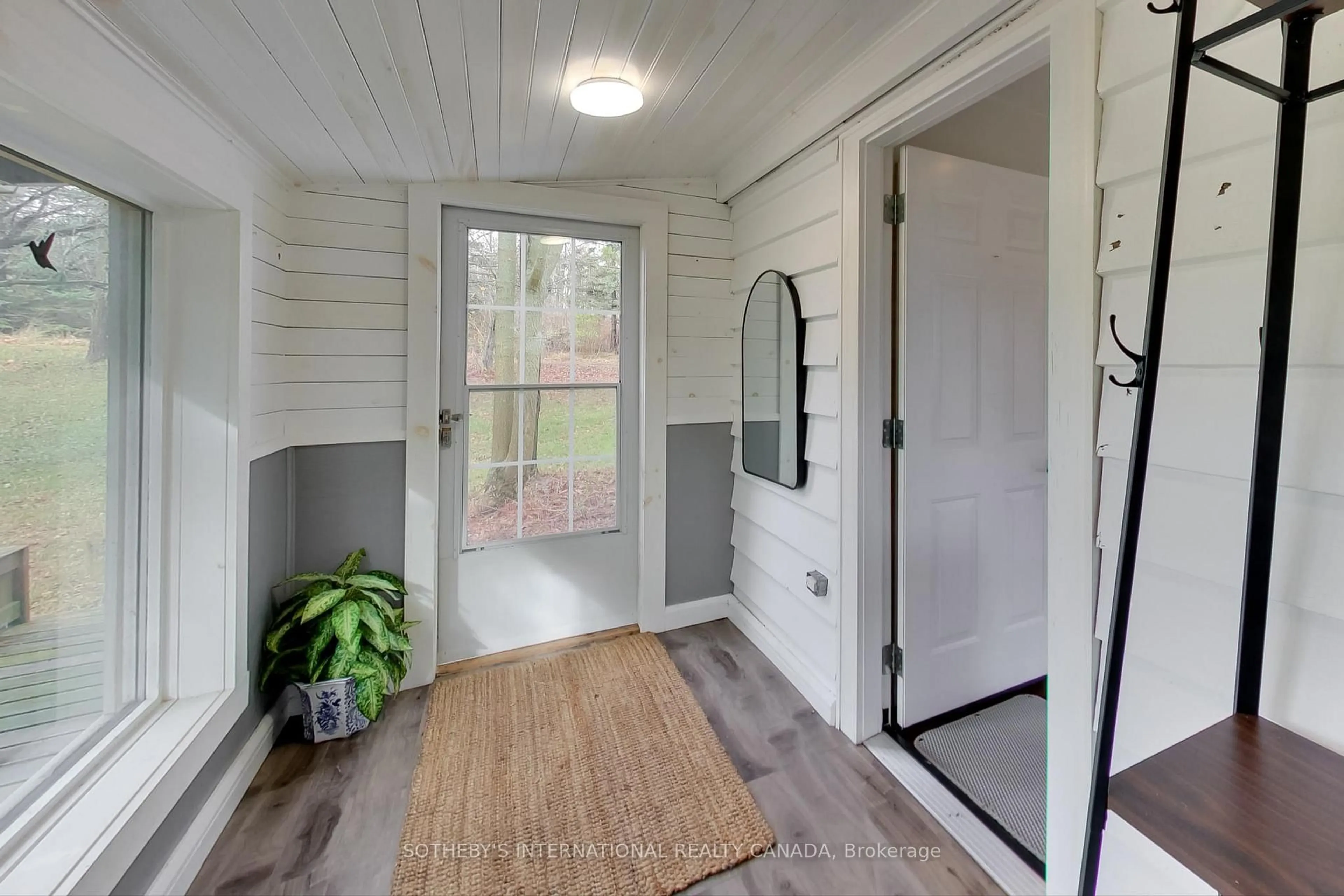 Indoor entryway for 4 Dell St, Mulmur Ontario L0N 1H0