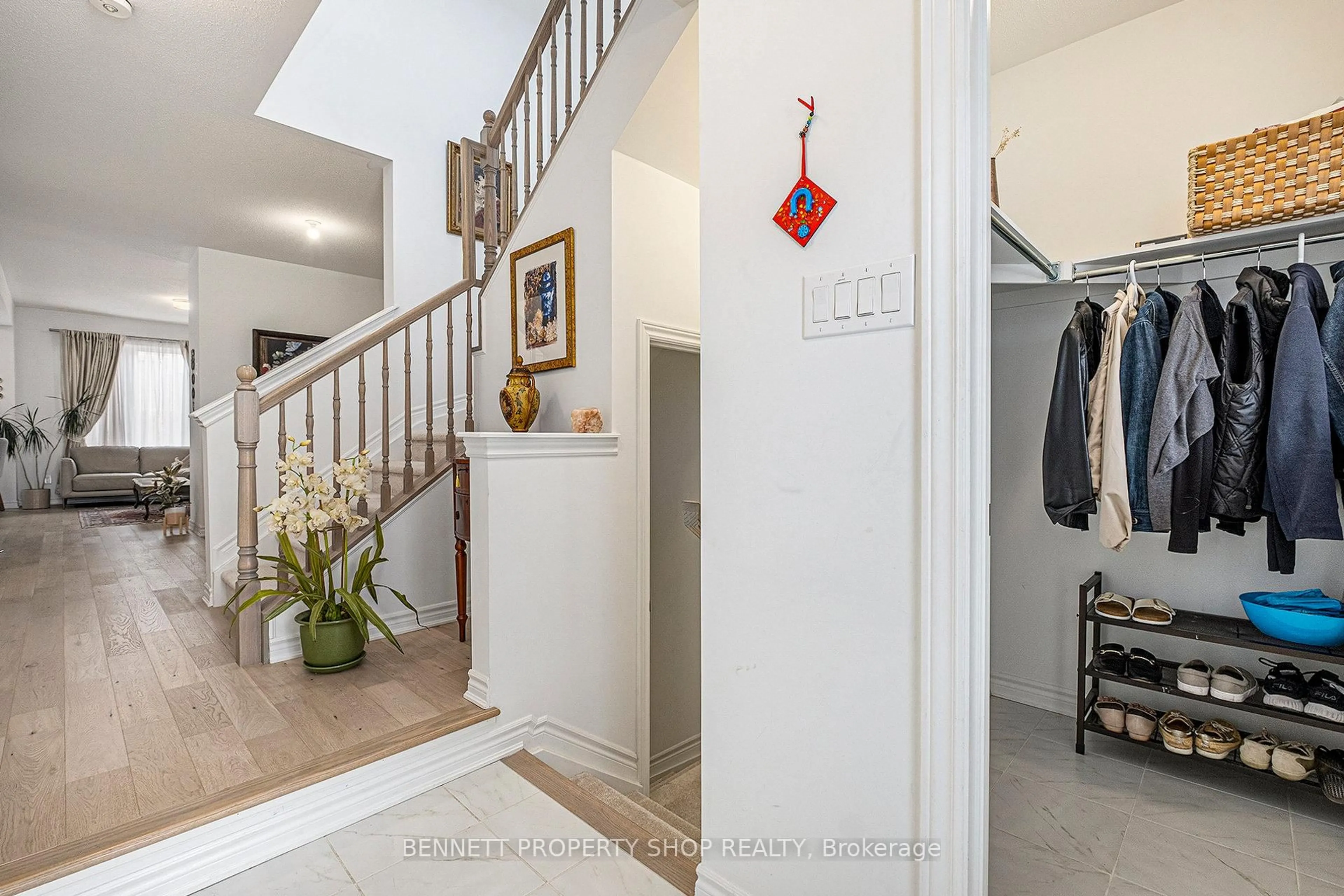 Indoor entryway for 533 Rye Grass Way, Ottawa Ontario K2J 7A1