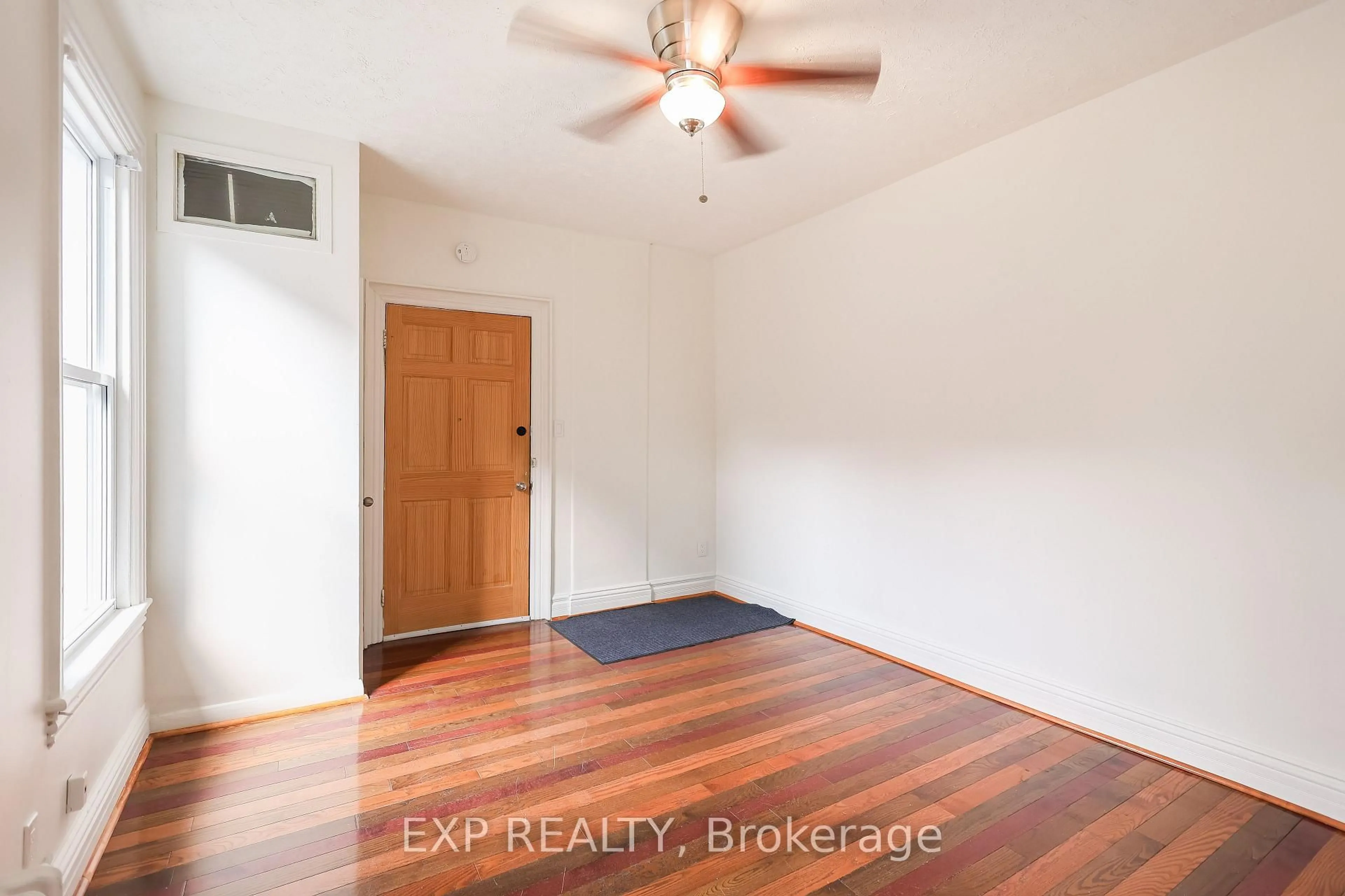 A pic of a room for 69 Victoria Ave, Hamilton Ontario L8L 5E3