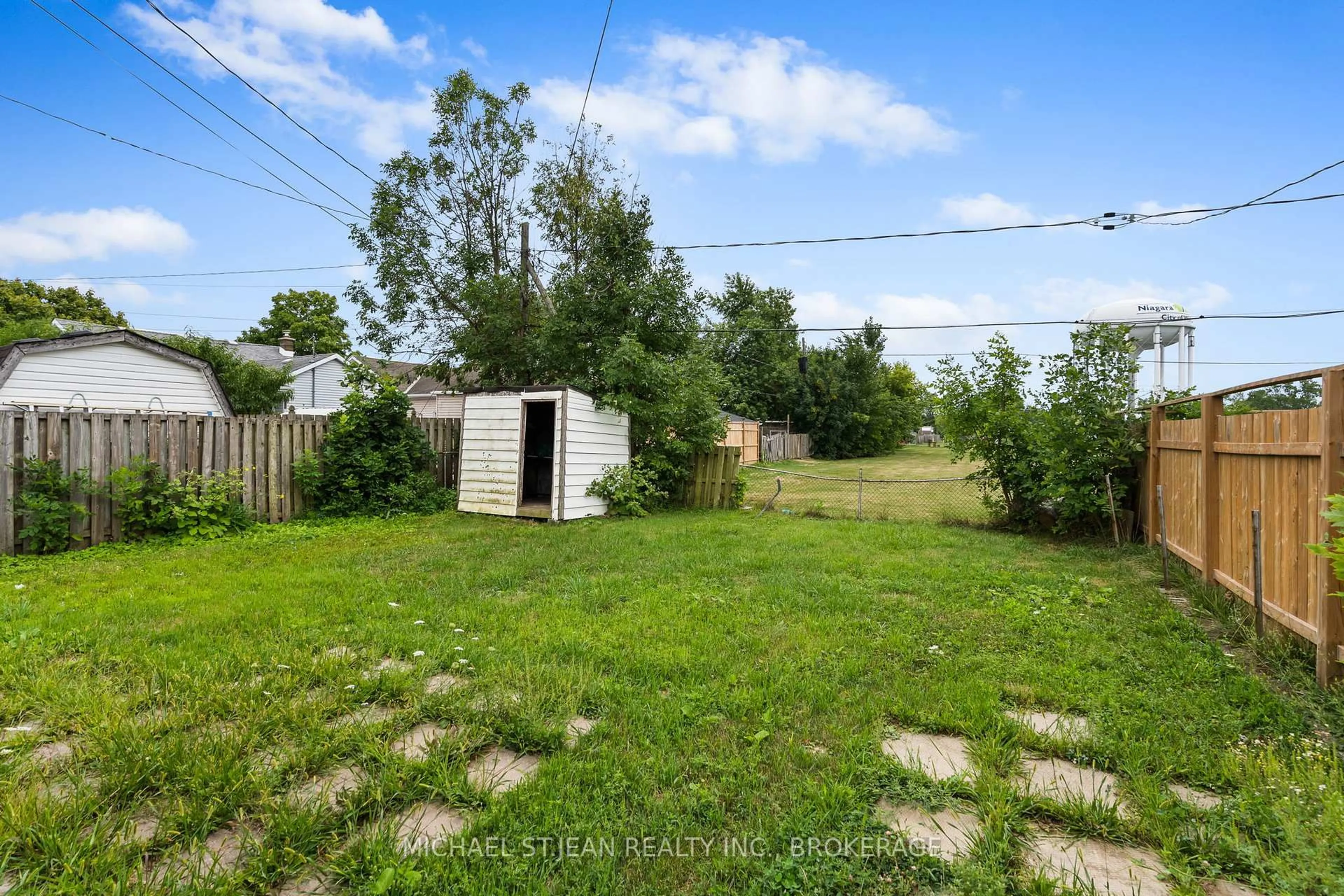 Shed for 321 Dieppe St, Welland Ontario L3B 4V1