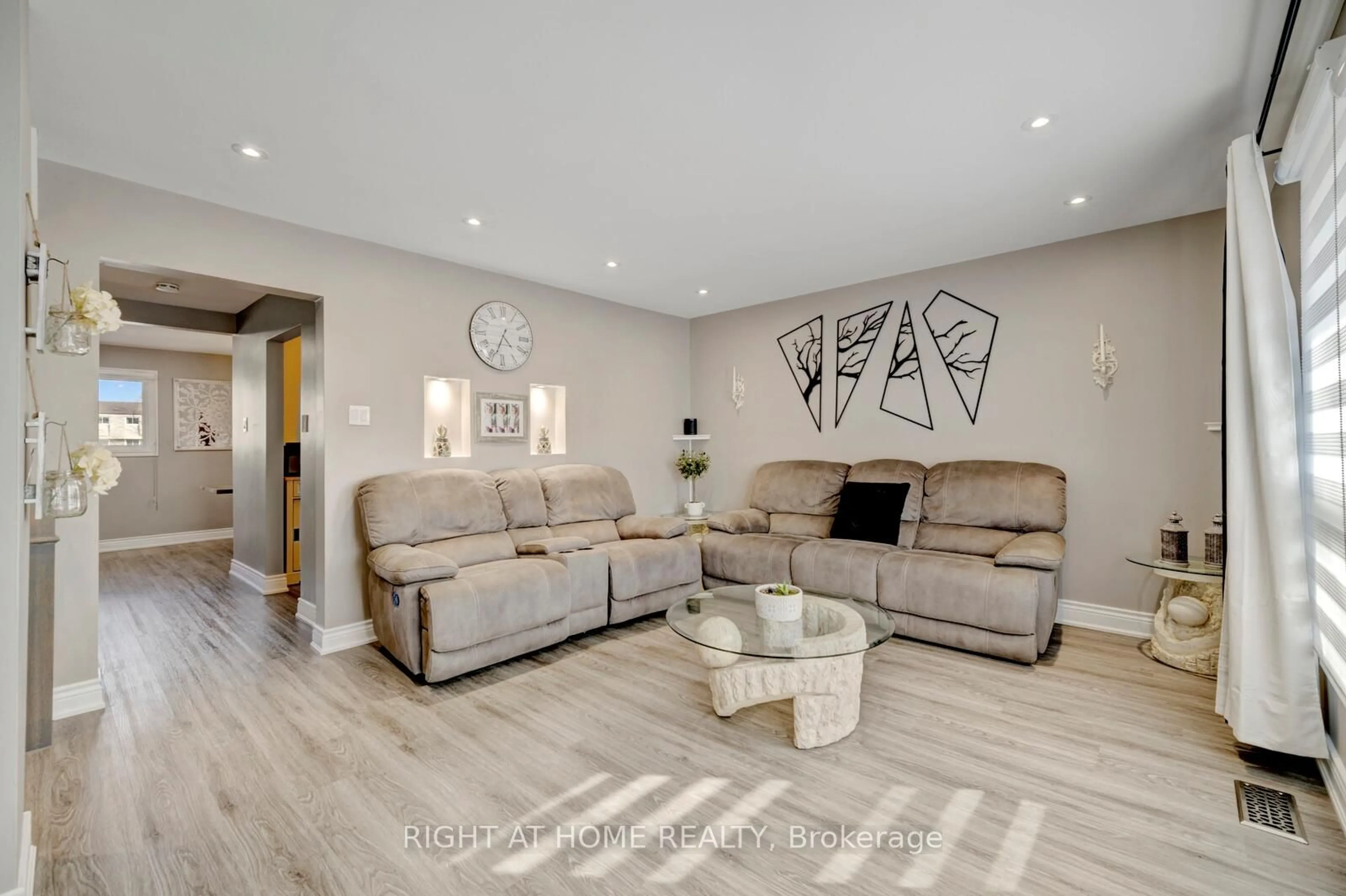 Living room with furniture, unknown for 985 Limeridge Rd #3, Hamilton Ontario L8W 1X9