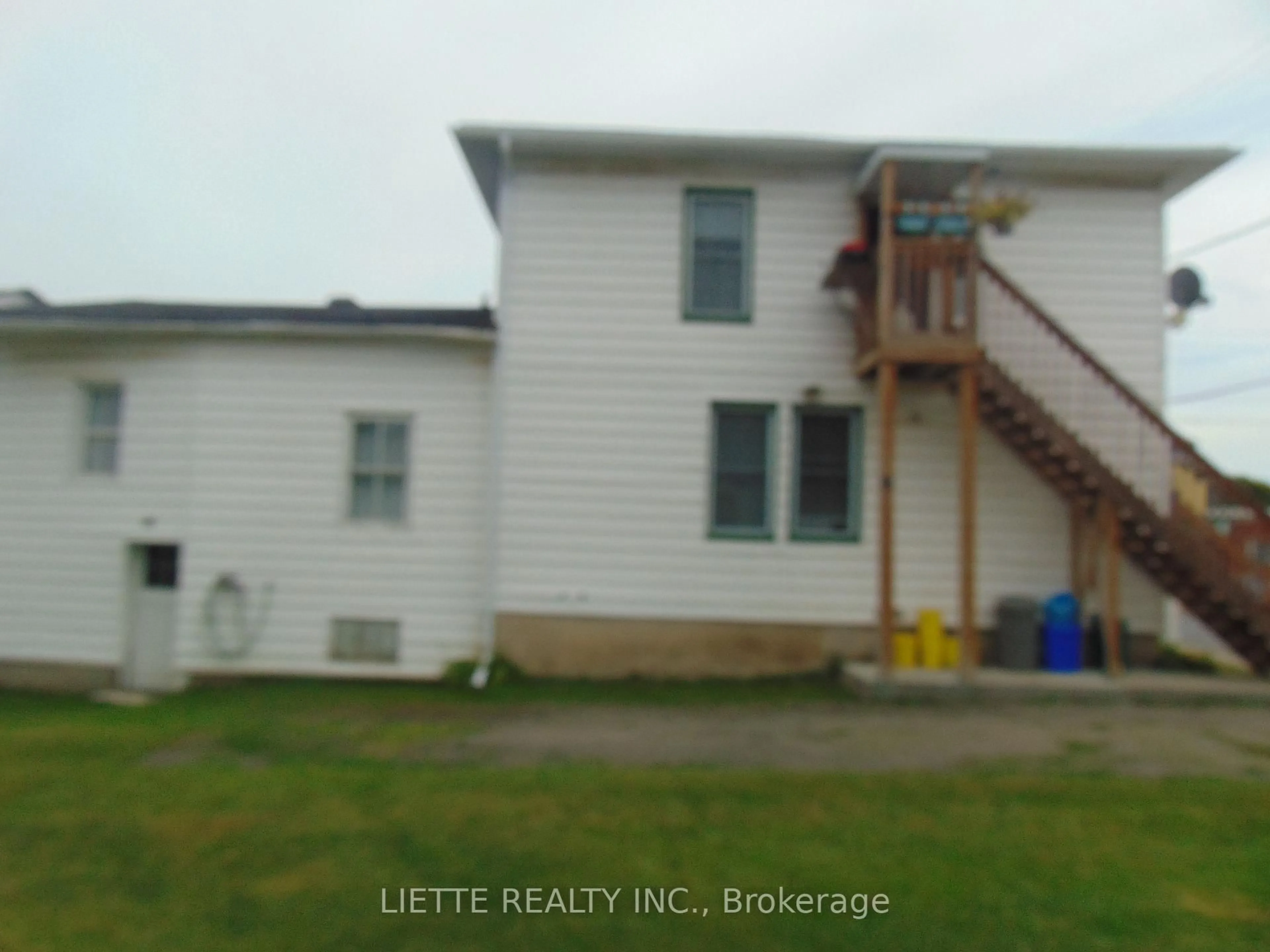 Blurry image for 7-9 Ottawa St #7 & 9, North Glengarry Ontario K0C 1A0