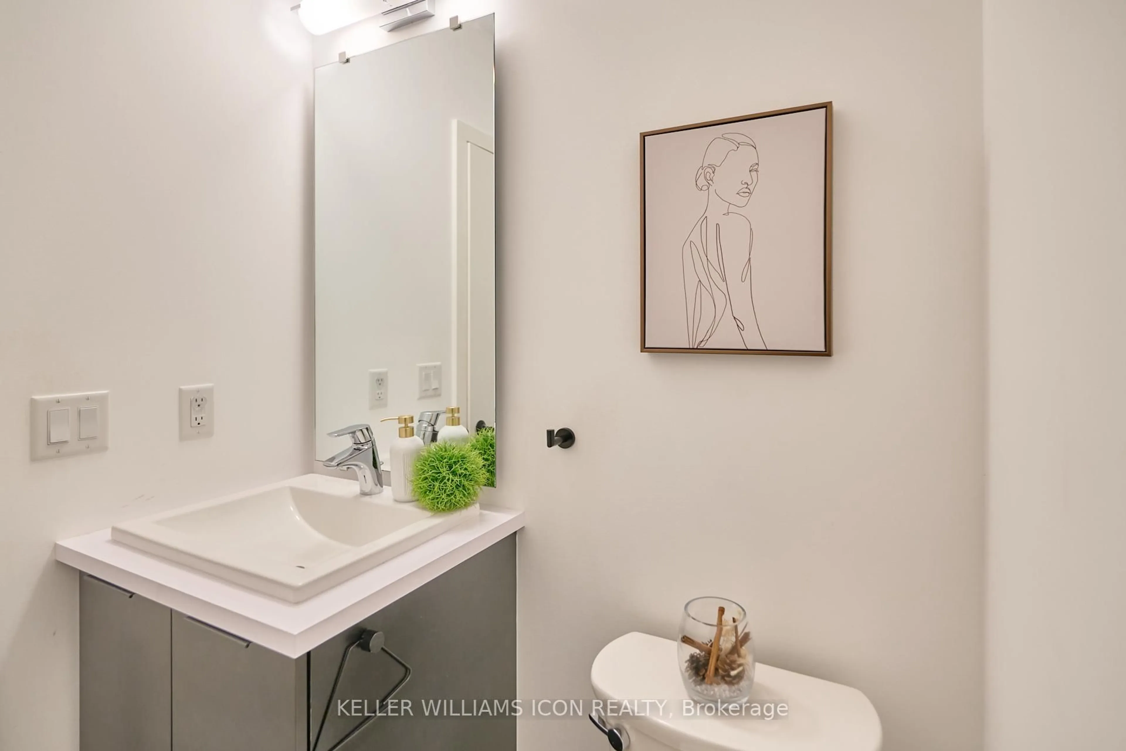 Standard bathroom, ceramic/tile floor for 192 Larimar Circ, Ottawa Ontario K1X 0B6