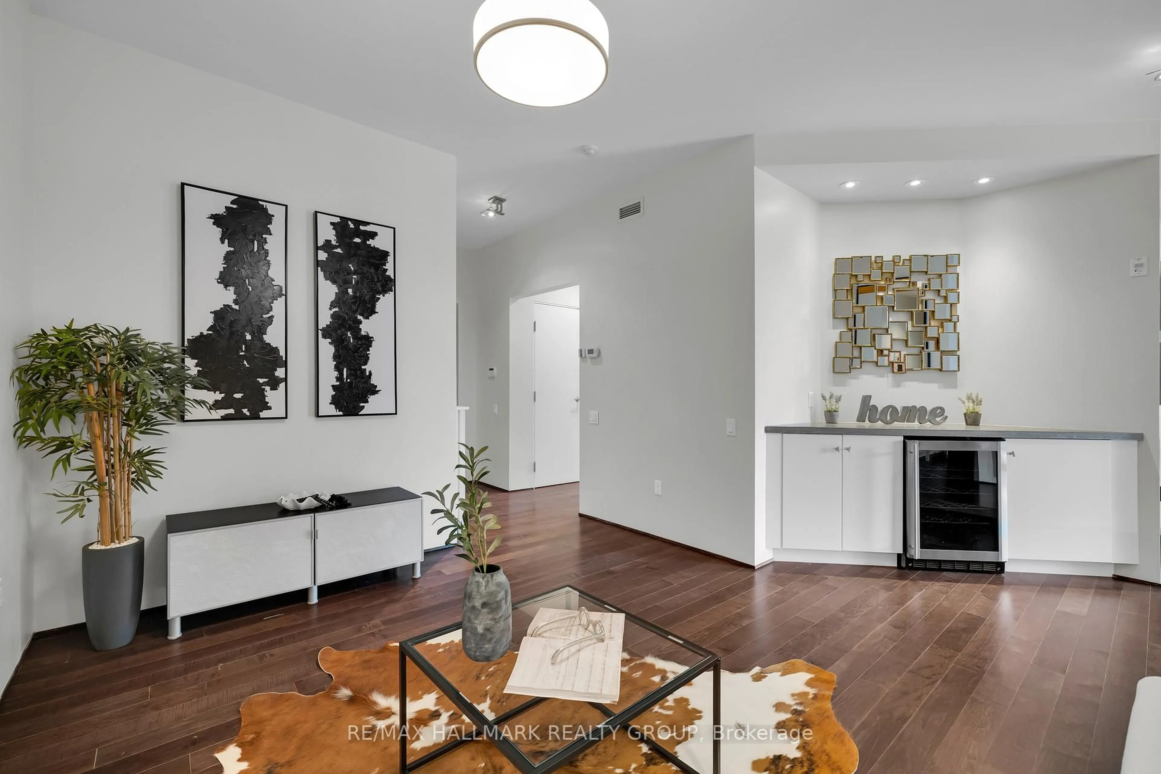 Unknown for 39 Vaughan St #201, Ottawa Ontario K1M 1W9