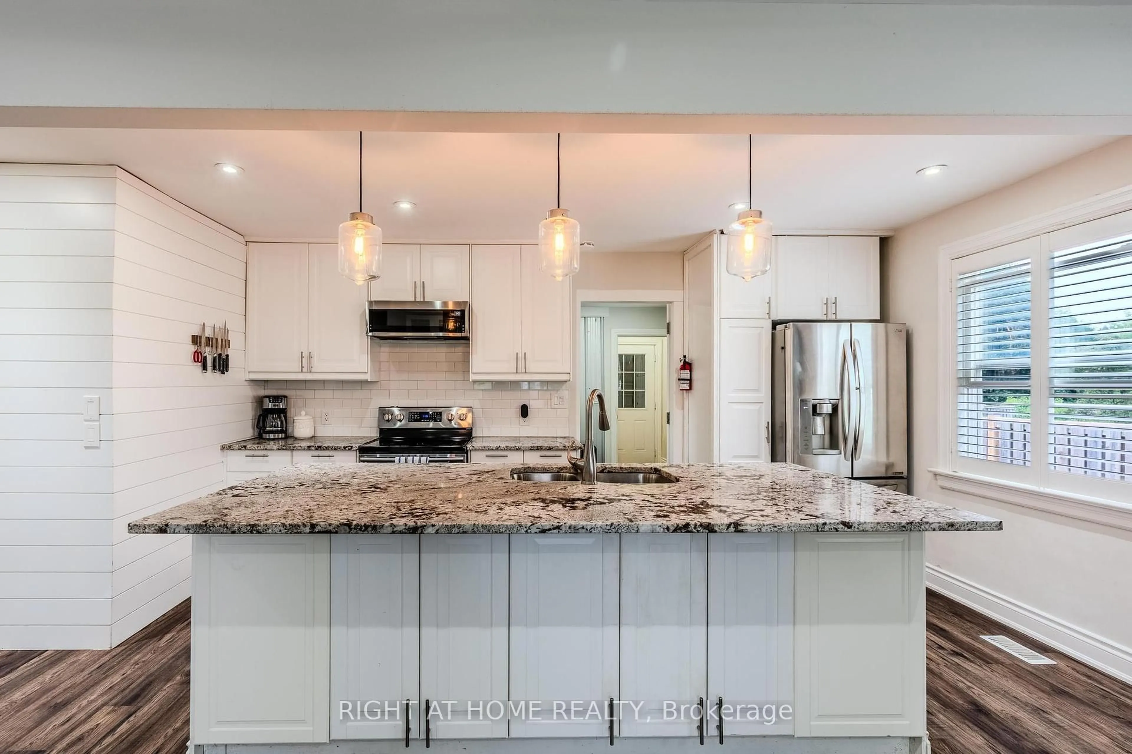 Open concept kitchen, ceramic/tile floor for 6 Sussex Ave, Brant Ontario N3R 2G6