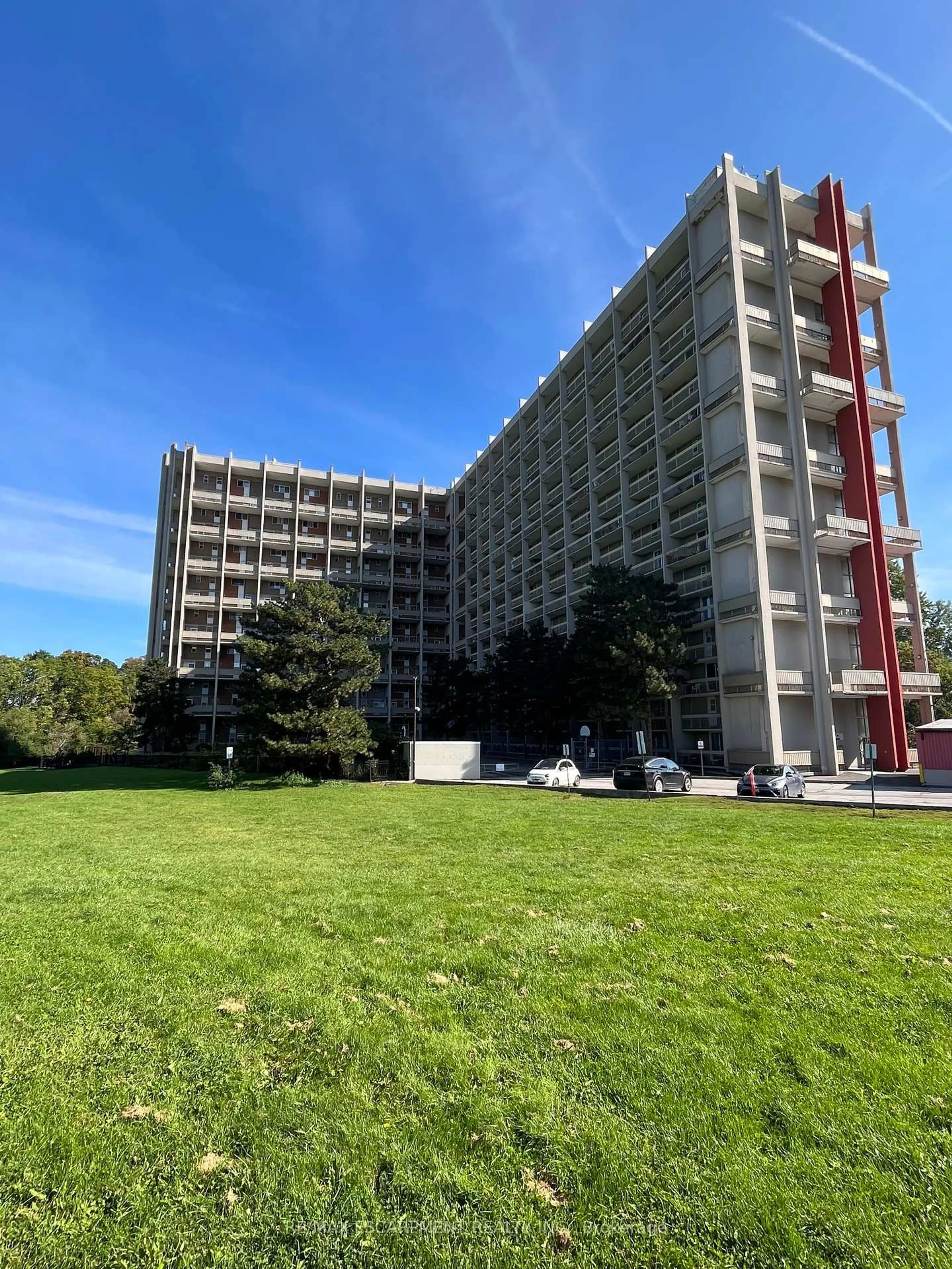A pic from outside/outdoor area/front of a property/back of a property/a pic from drone, building for 350 QUIGLEY Rd #315, Hamilton Ontario L8K 5N2