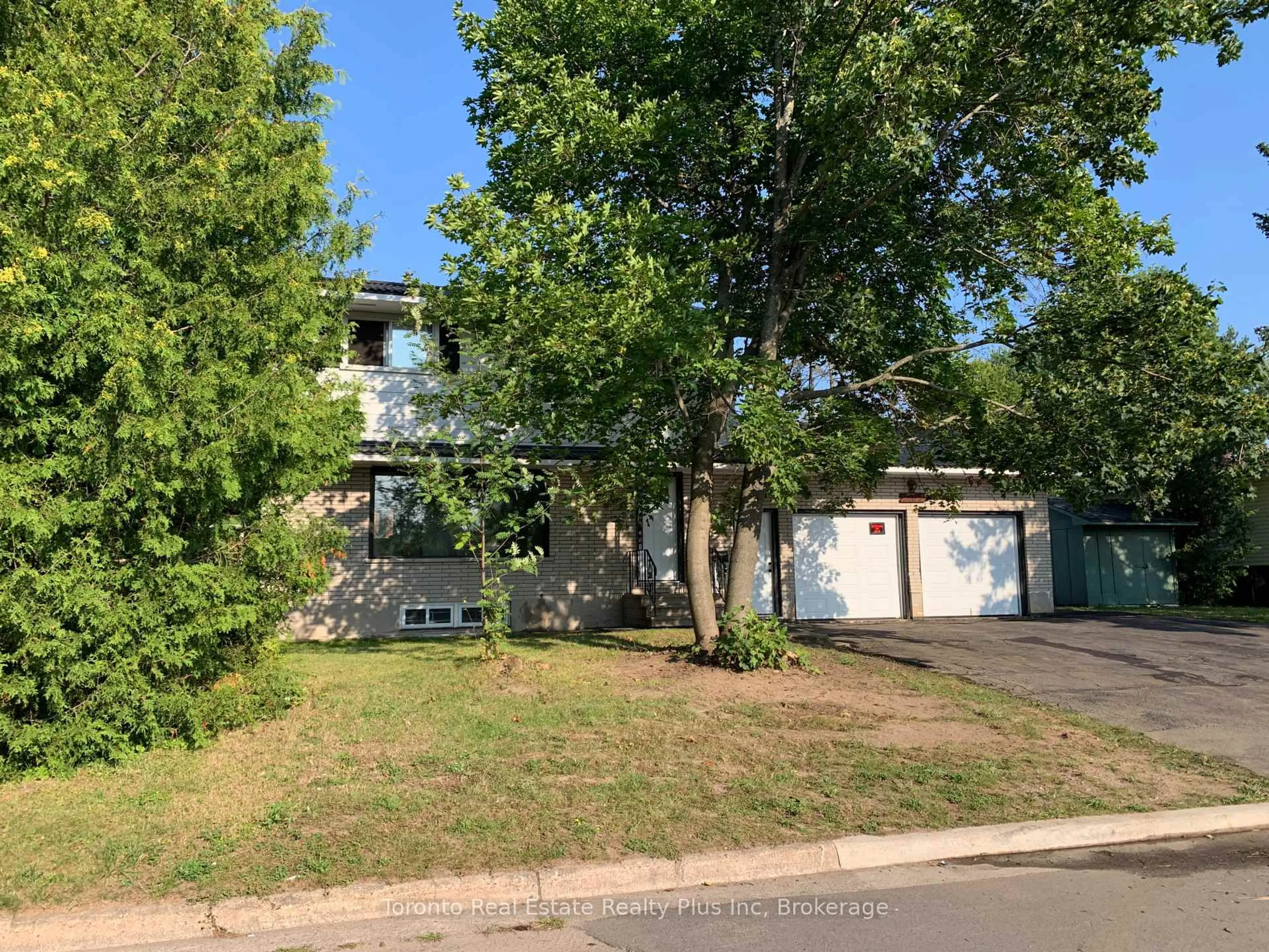 A pic from outside/outdoor area/front of a property/back of a property/a pic from drone, street for 70 Lasalle Ct Cres, Sault Ste Marie Ontario P6B 4R6