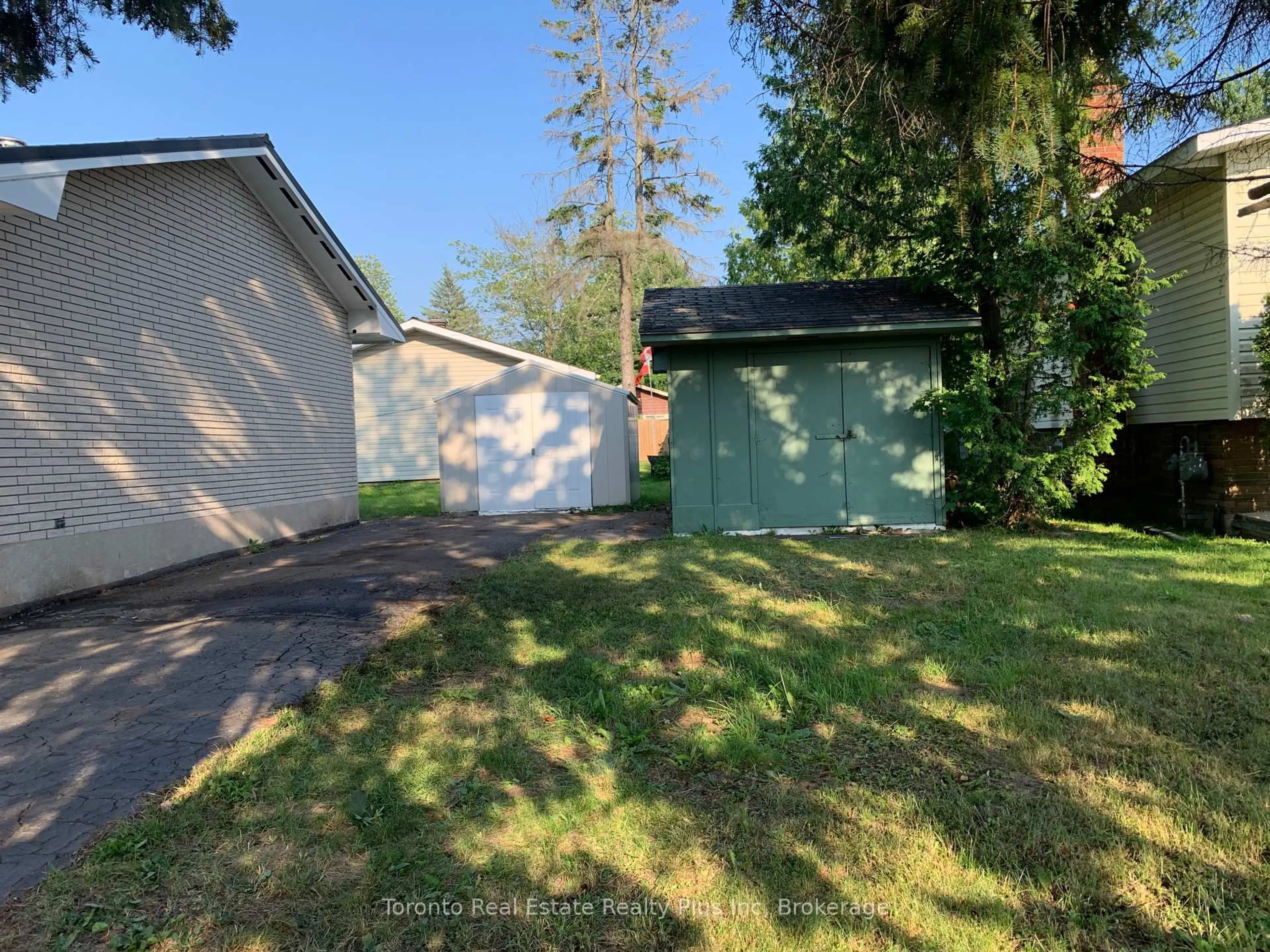 Shed for 70 Lasalle Ct Cres, Sault Ste Marie Ontario P6B 4R6