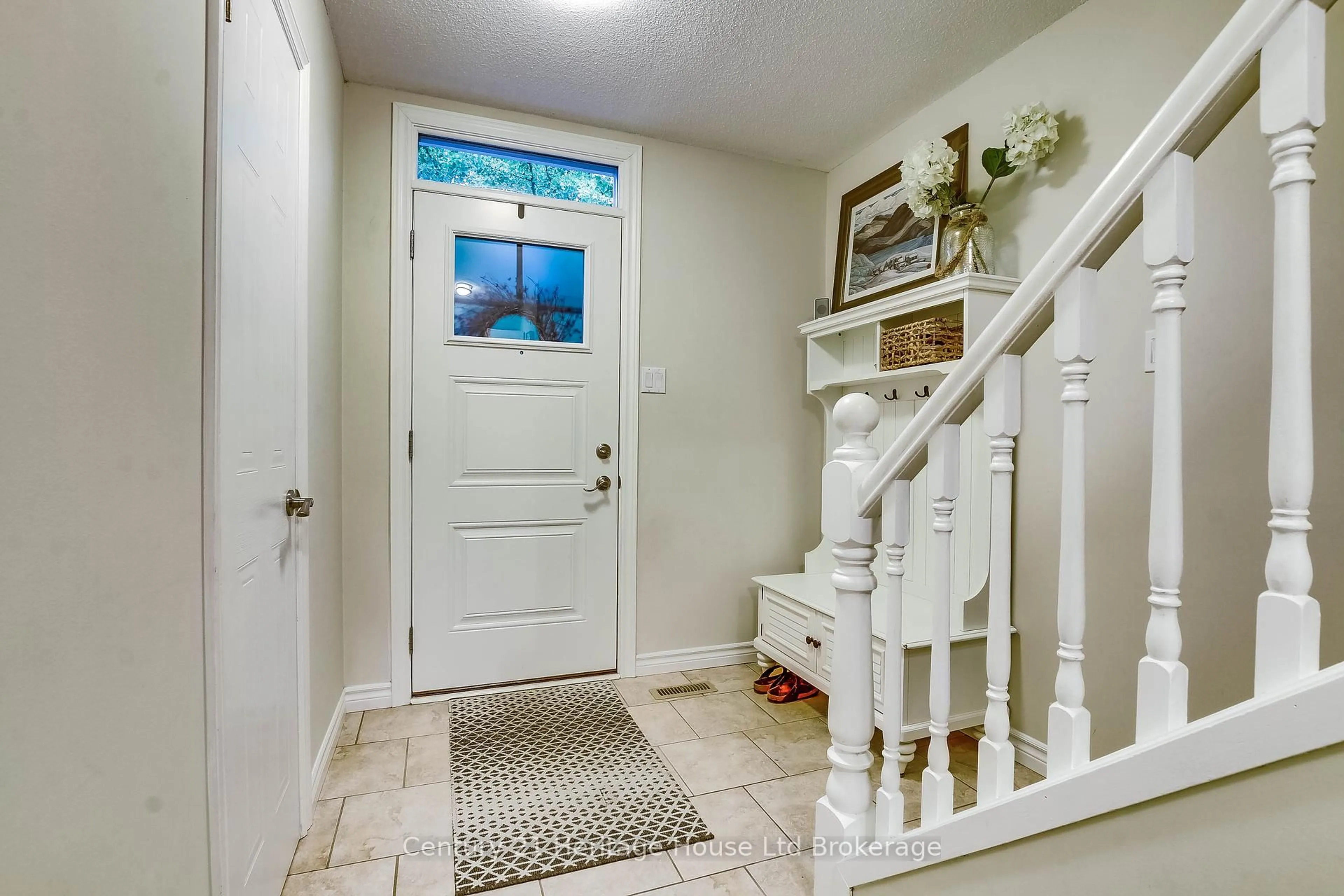 Indoor entryway for 395 Springbank Ave #6, Woodstock Ontario N4T 1P8