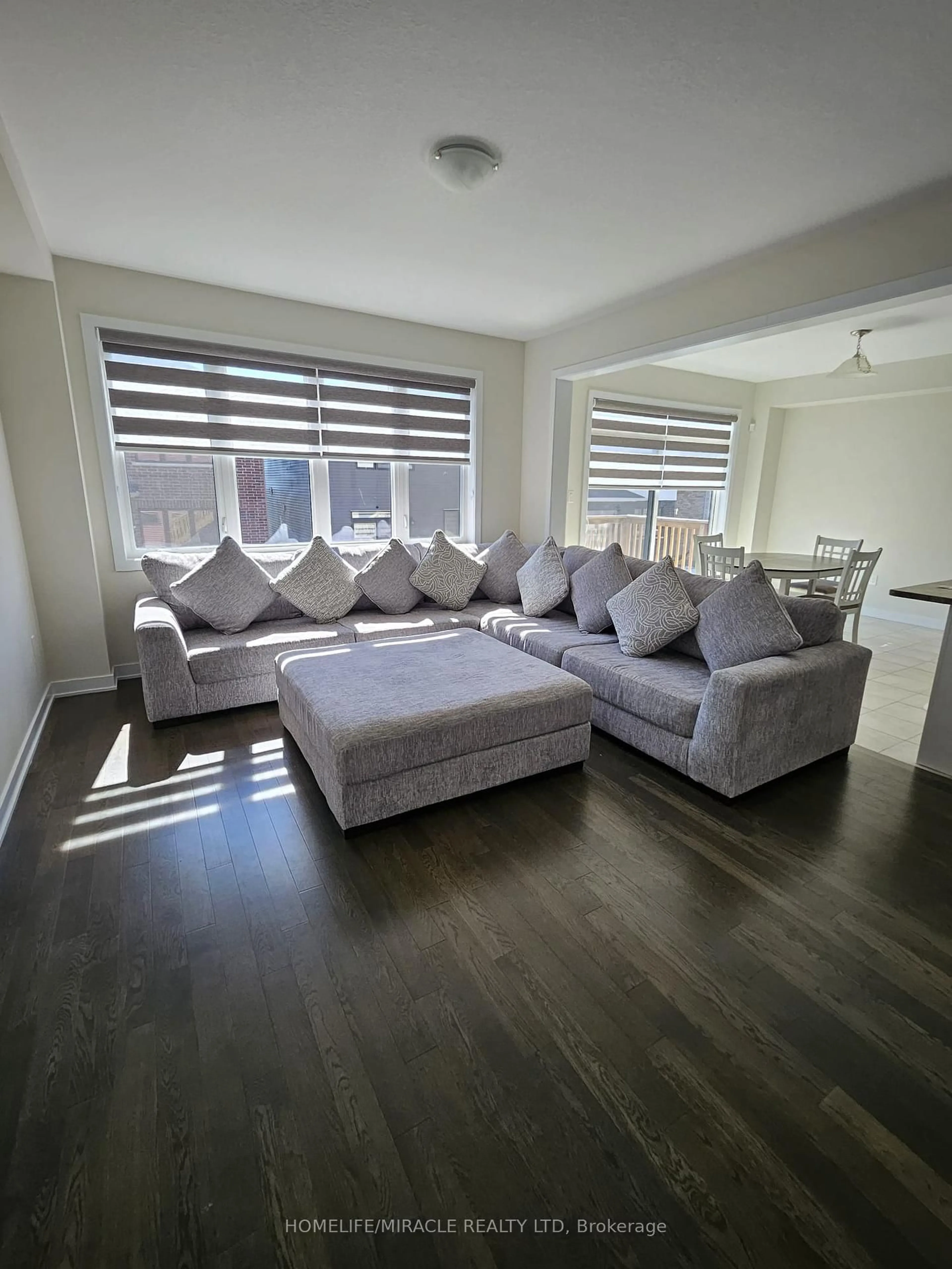 Living room with furniture, unknown for 85 Stern Dr, Welland Ontario L3B 0M2