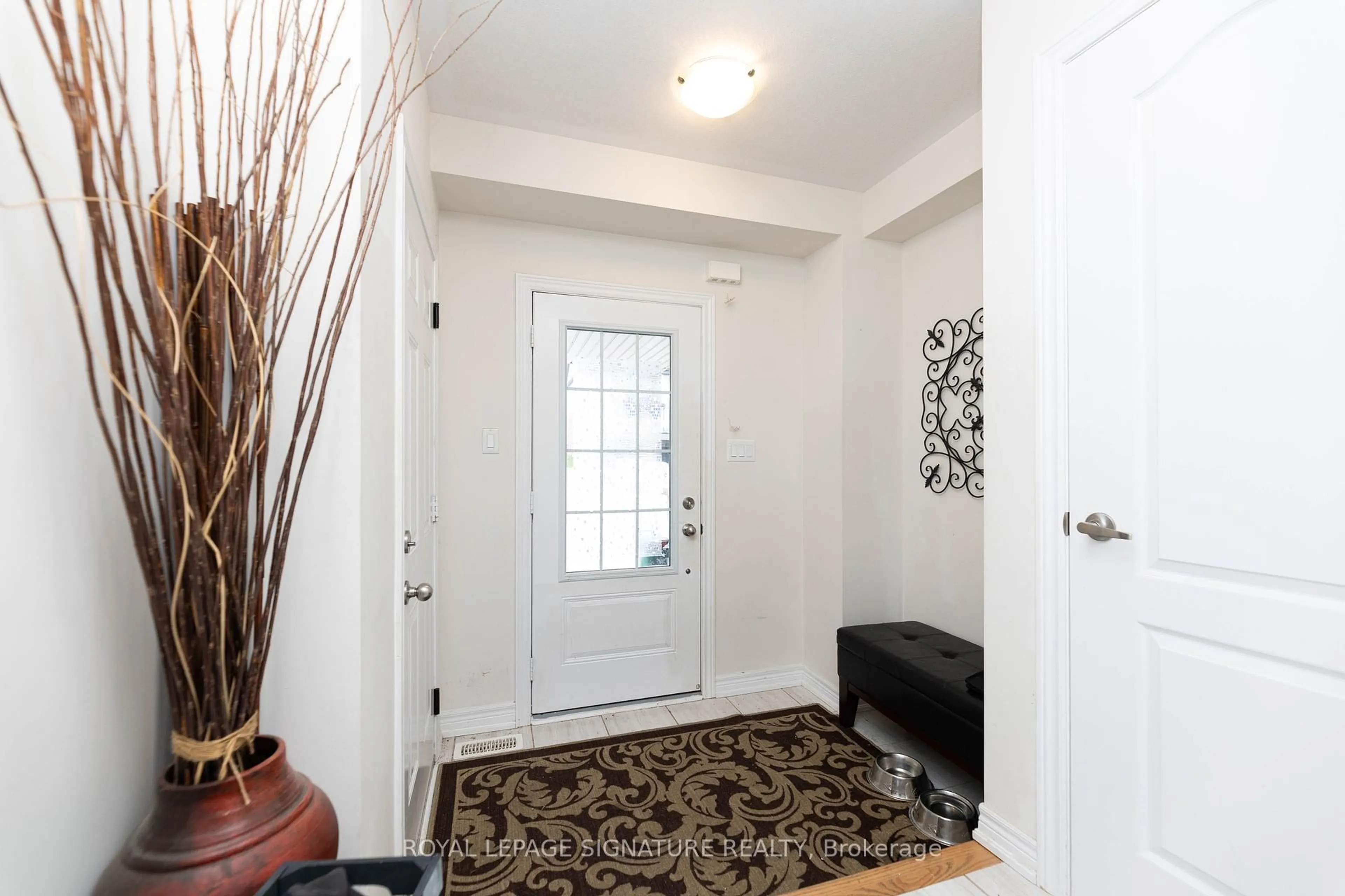 Indoor entryway for 740 Linden Dr #11, Cambridge Ontario N3H 0E3