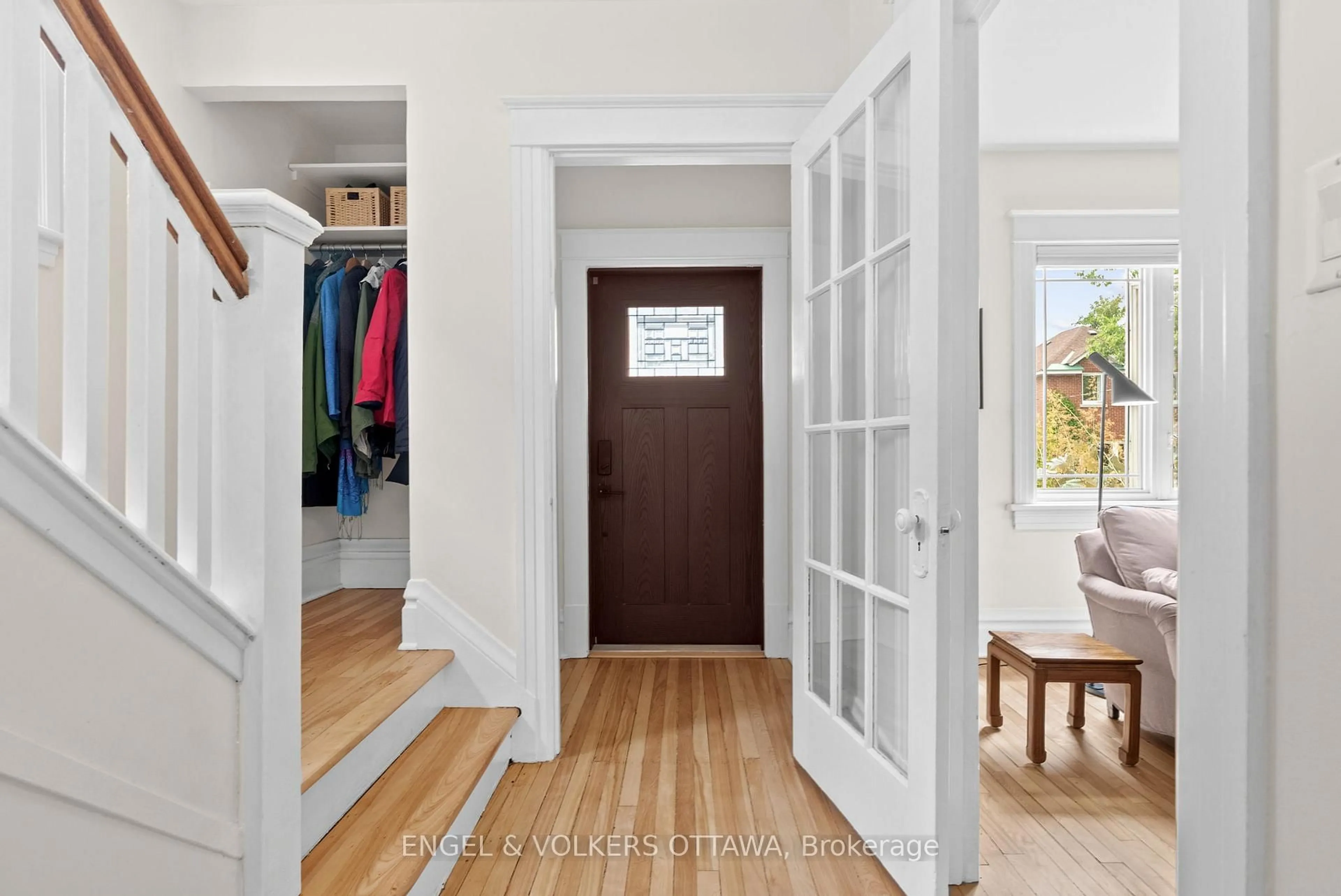 Indoor entryway for 47 Fentiman Ave, Ottawa Ontario K1S 0T5