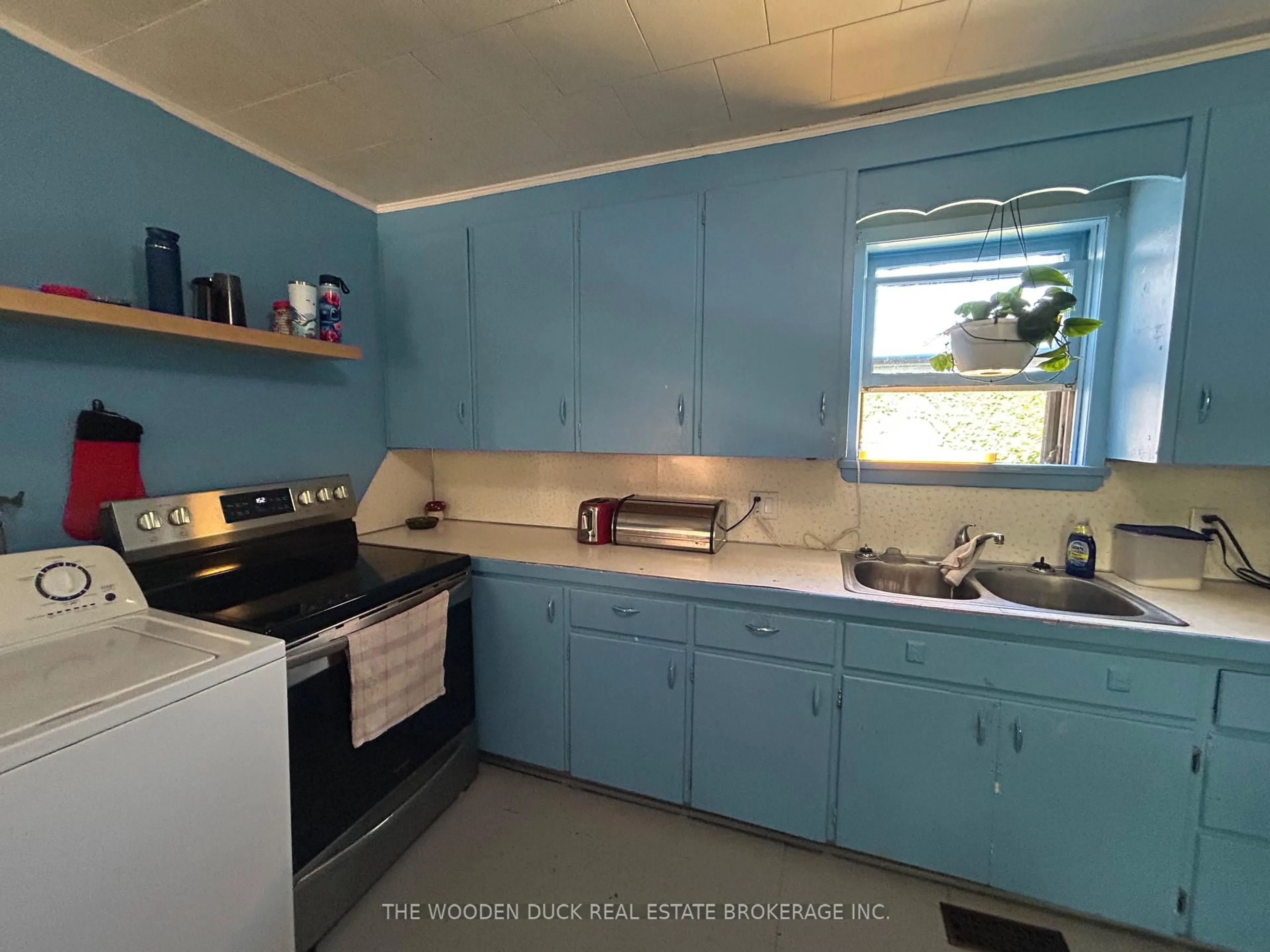 Standard kitchen, unknown for 123 Durham St, Madoc Ontario K0K 2K0