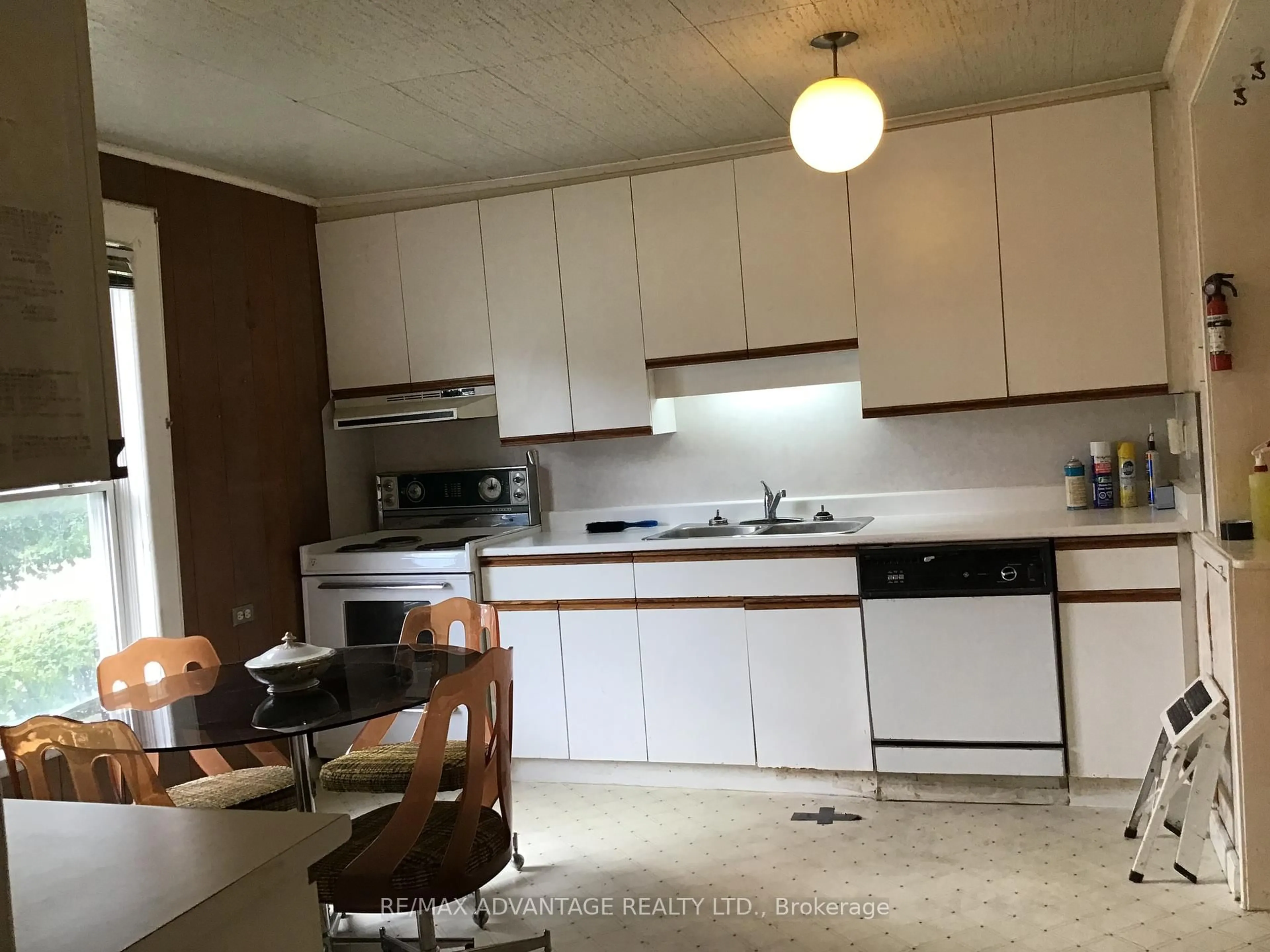 Standard kitchen, unknown for 1082 Margaret St, London East Ontario N5W 2K2