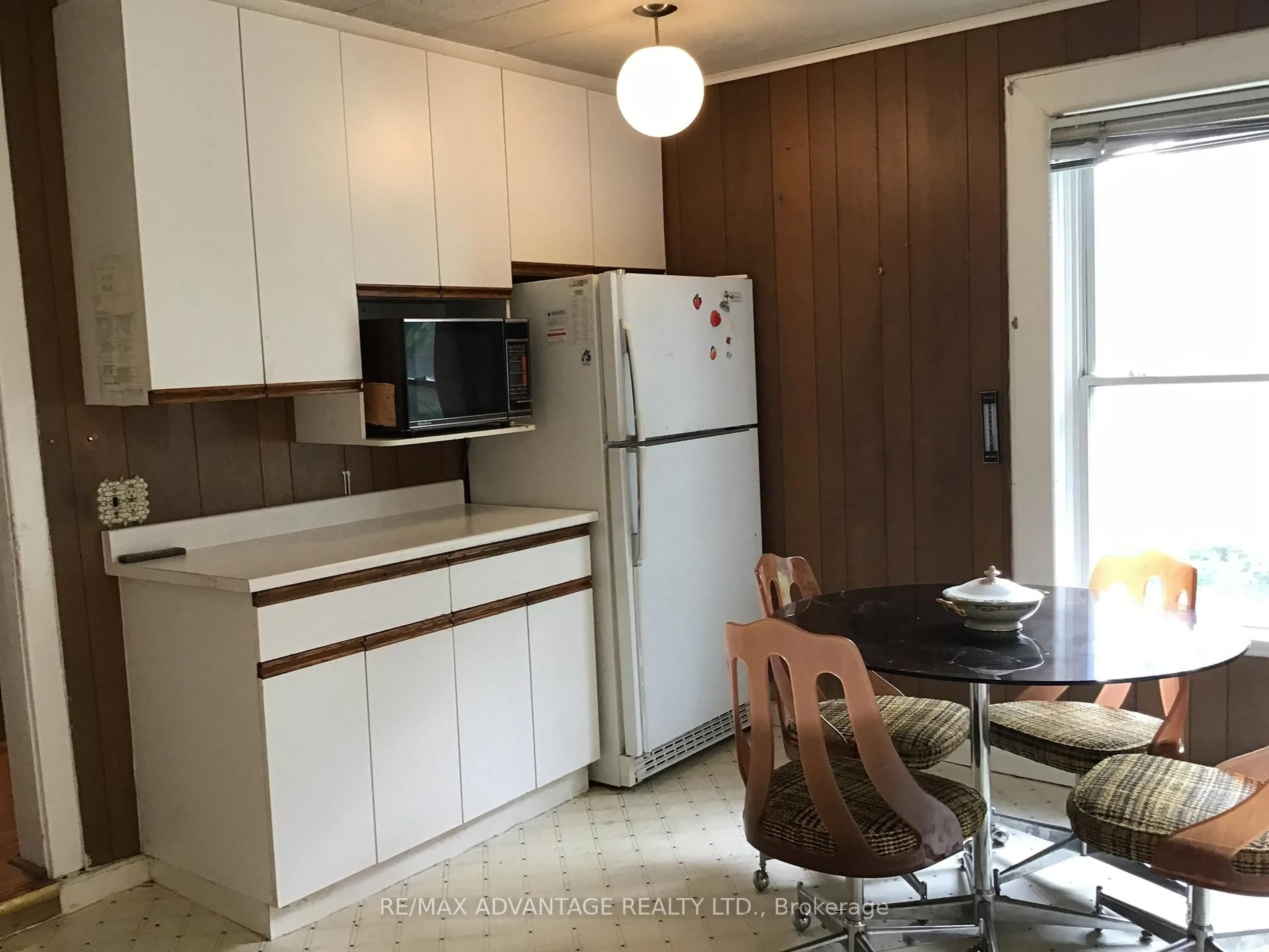 Standard kitchen, unknown for 1082 Margaret St, London East Ontario N5W 2K2