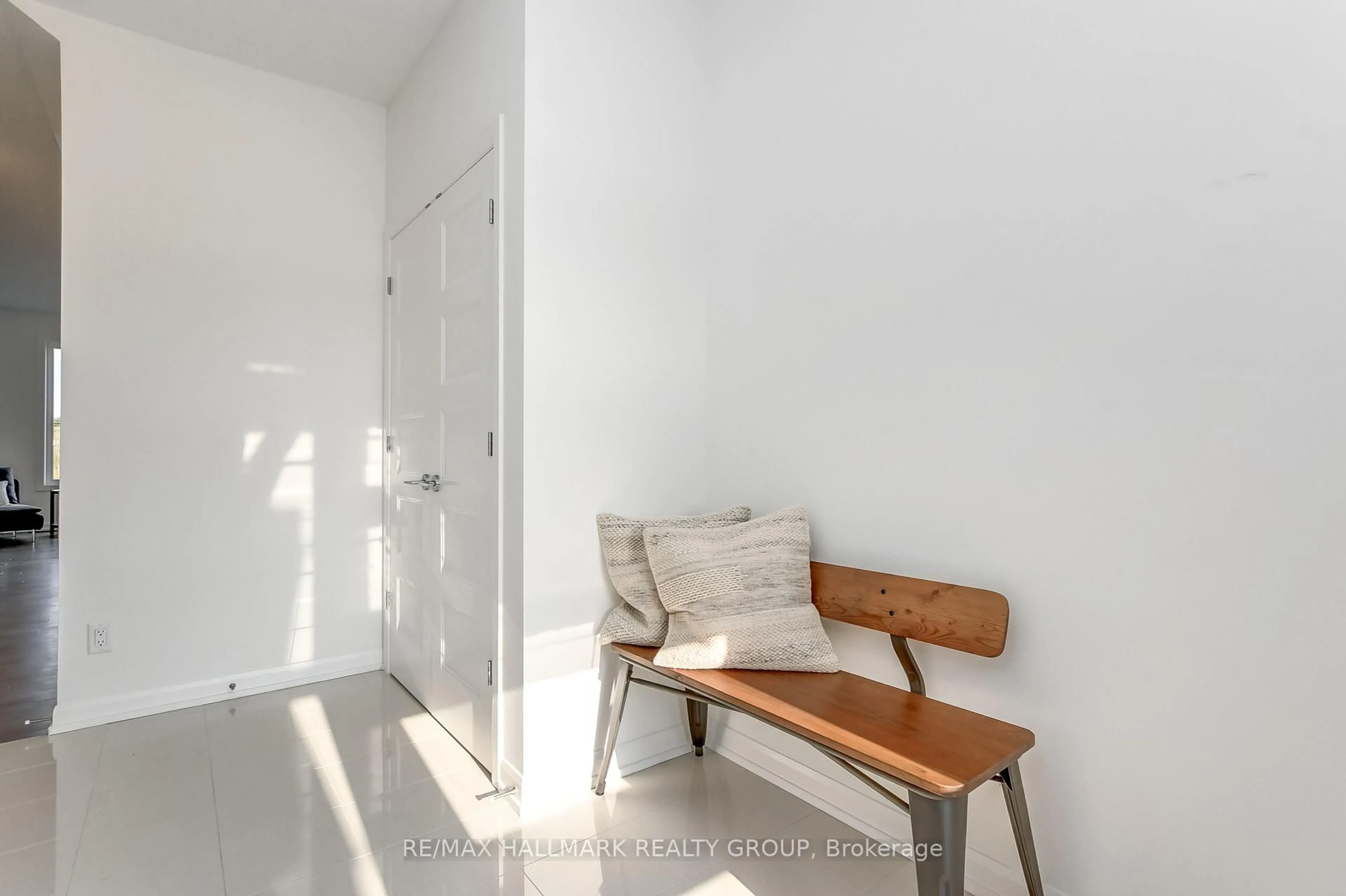Indoor entryway for 474 Sterling Ave, Clarence-Rockland Ontario K4K 1P6
