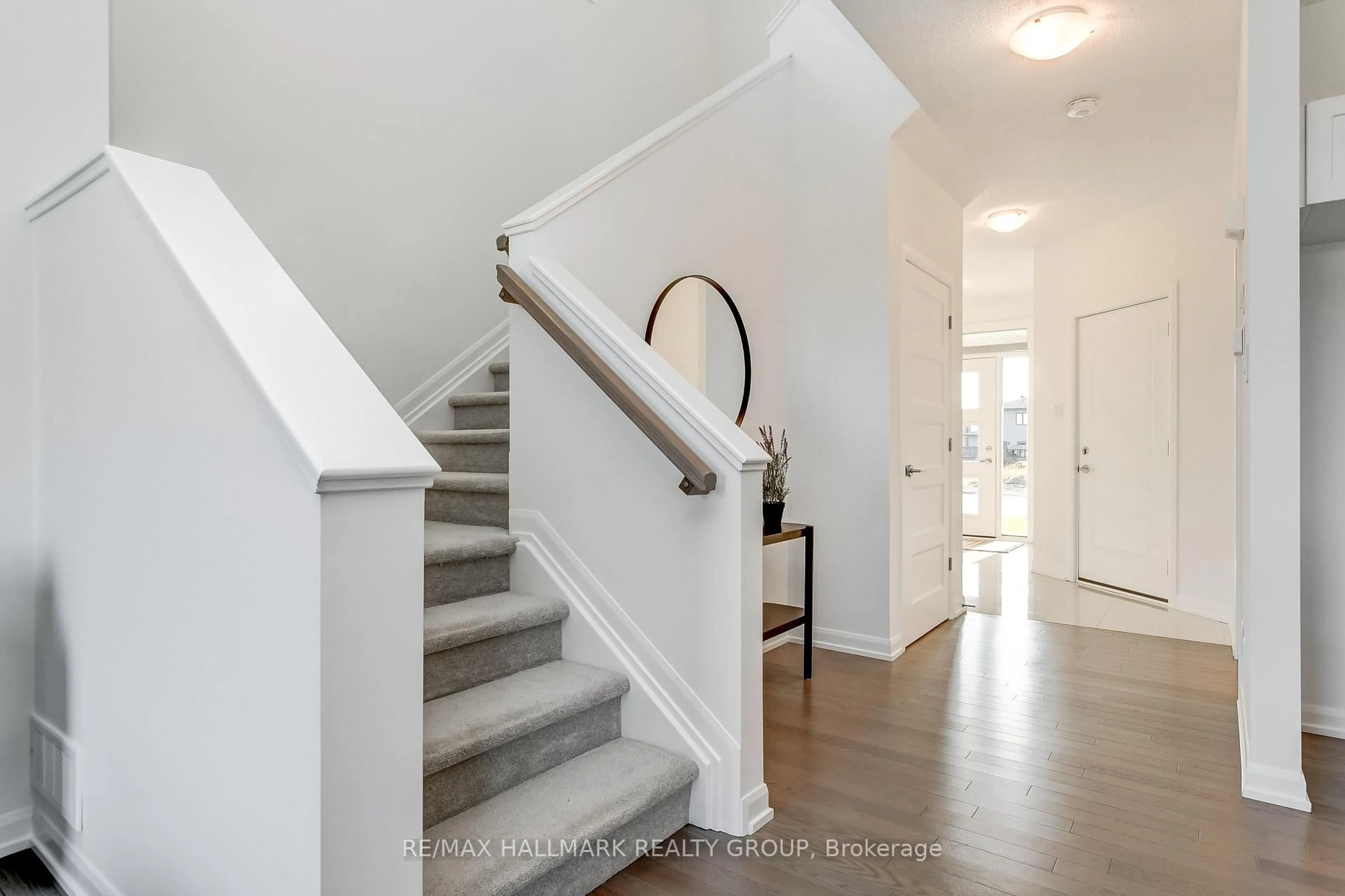 Indoor entryway for 474 Sterling Ave, Clarence-Rockland Ontario K4K 1P6