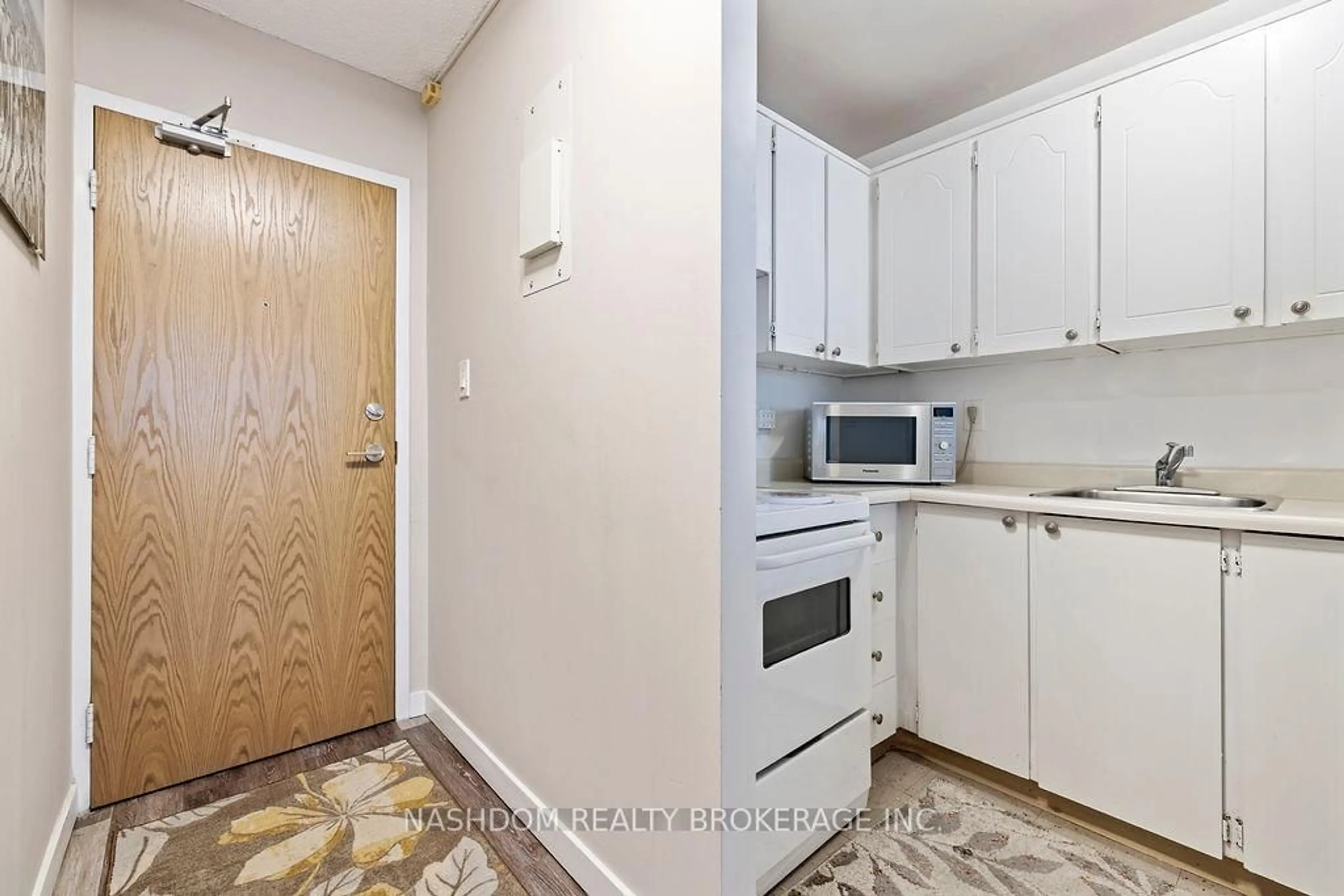 Standard kitchen, unknown for 150 Charlton Ave #1603, Hamilton Ontario L8N 3X3