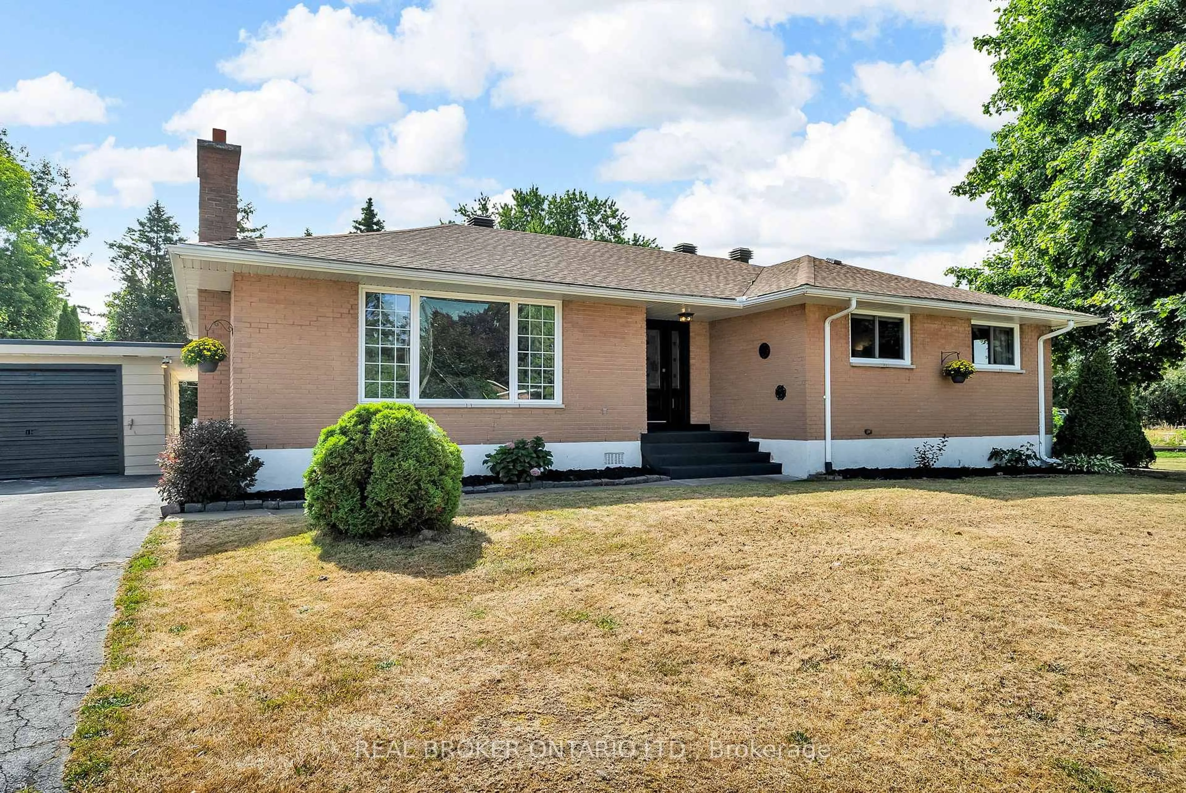 Home with vinyl exterior material, street for 19 Sunset Dr, Augusta Ontario K0E 1T0